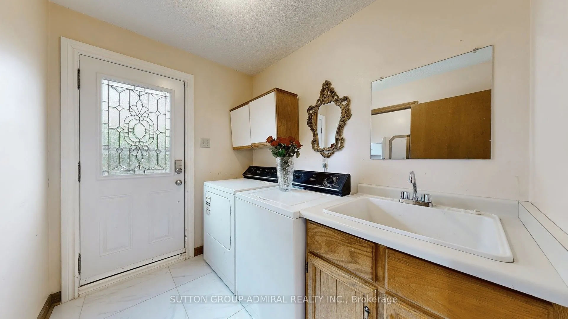 101 Dunstan Crescent