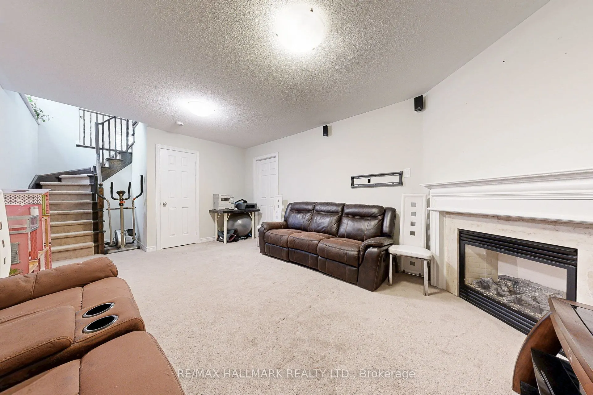 81 Thatcher Crescent
