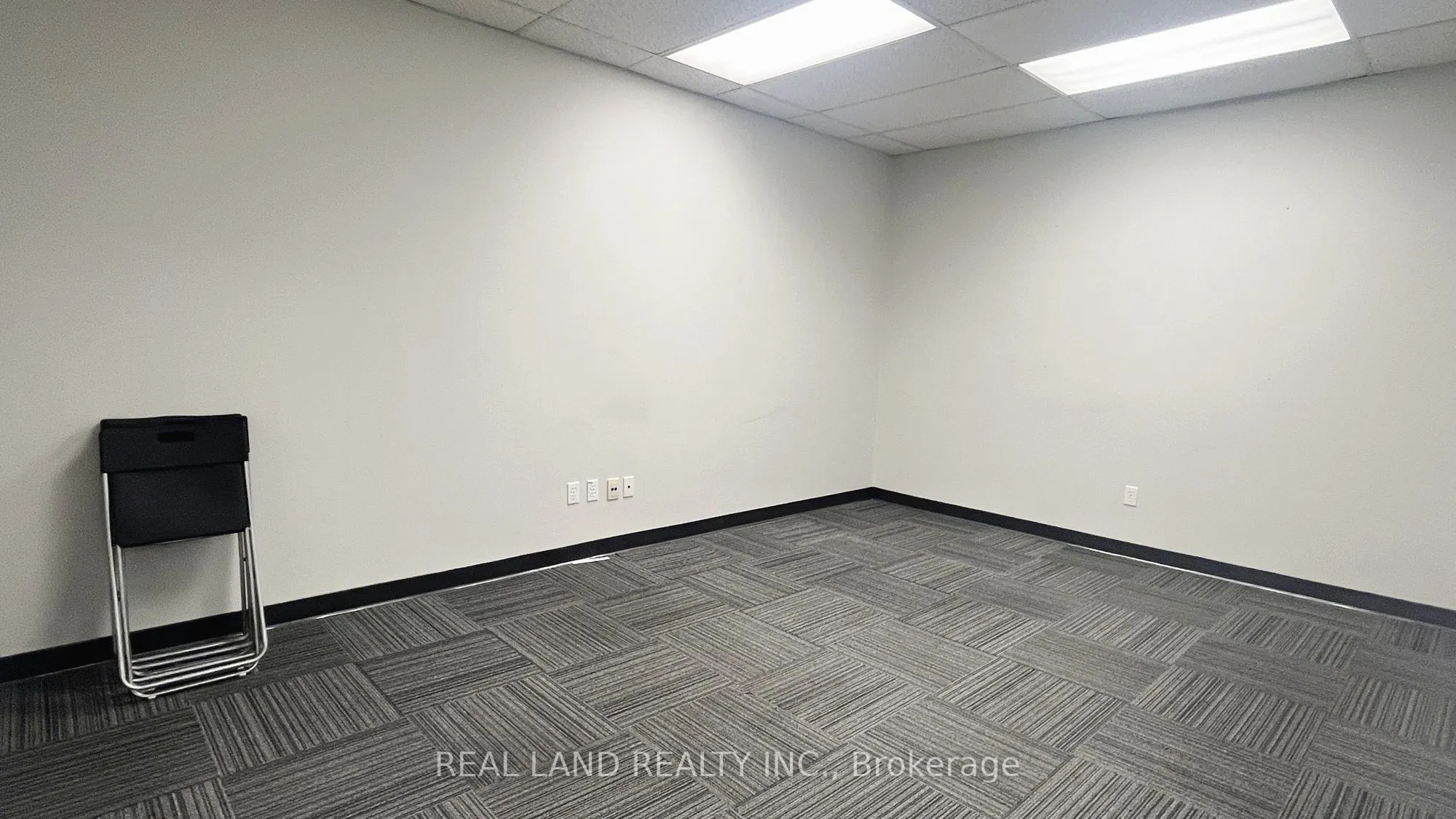 9030 Leslie Street, #202