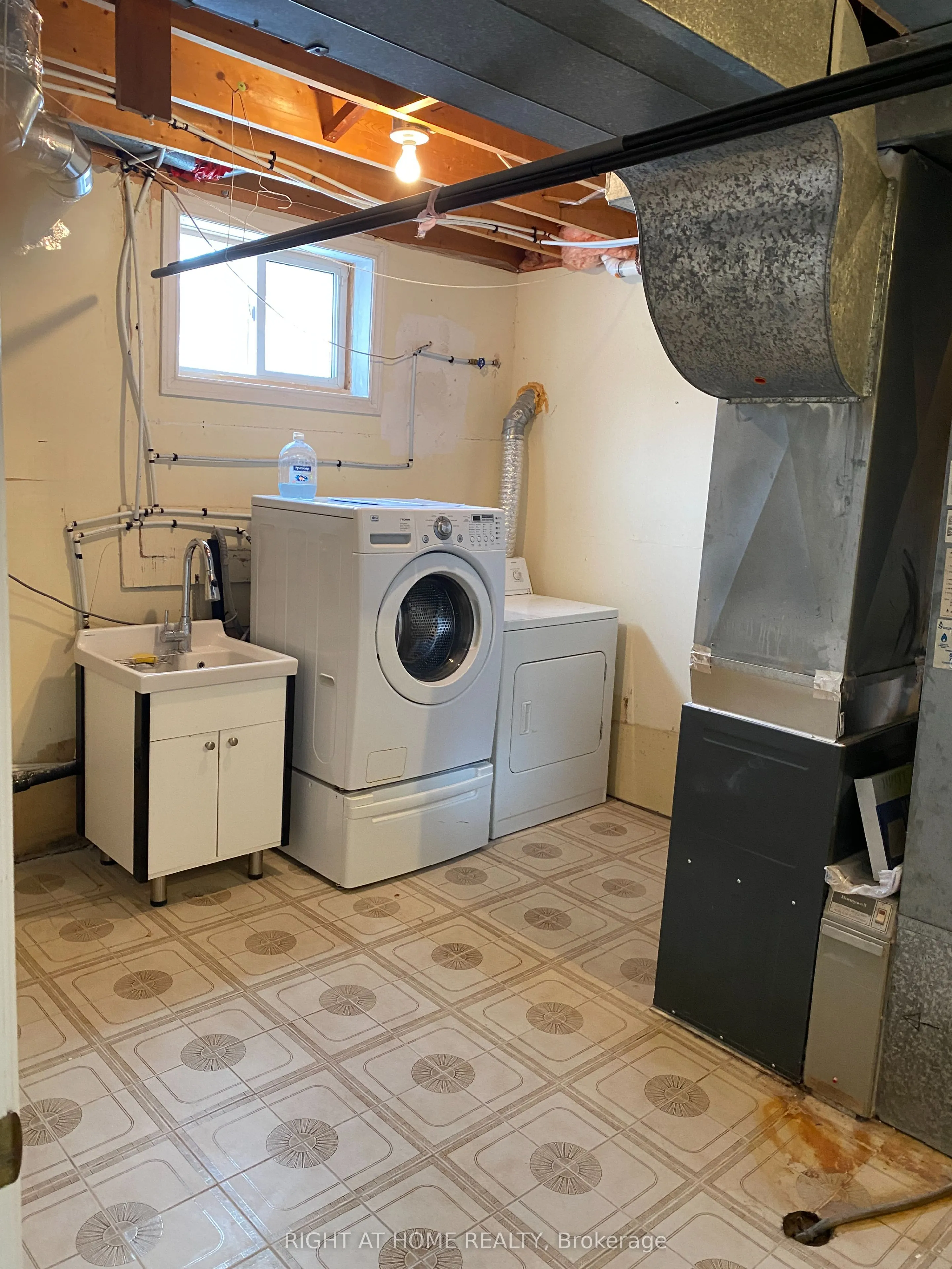 81 Oak Avenue, #Lower Unit