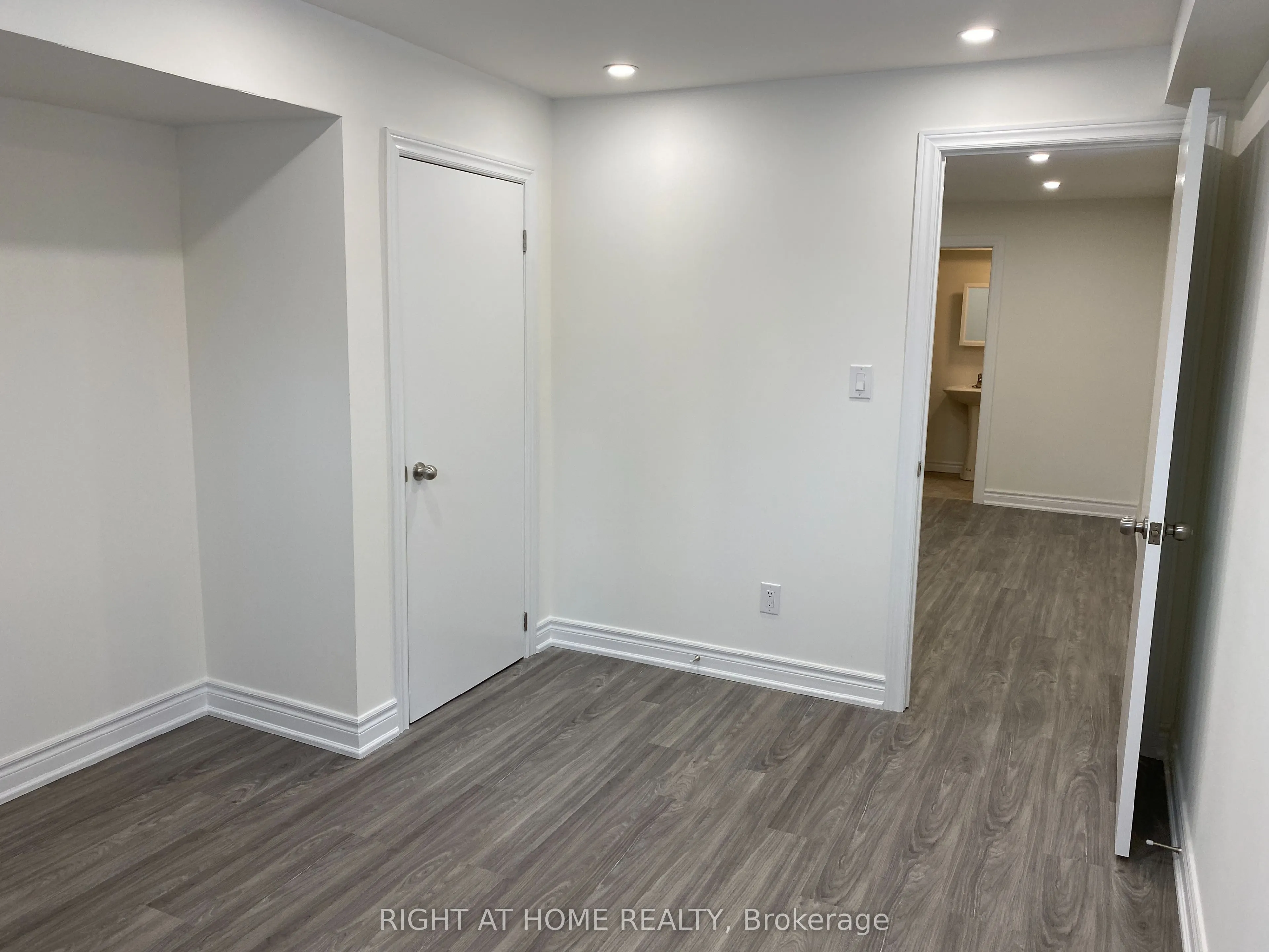 81 Oak Avenue, #Lower Unit