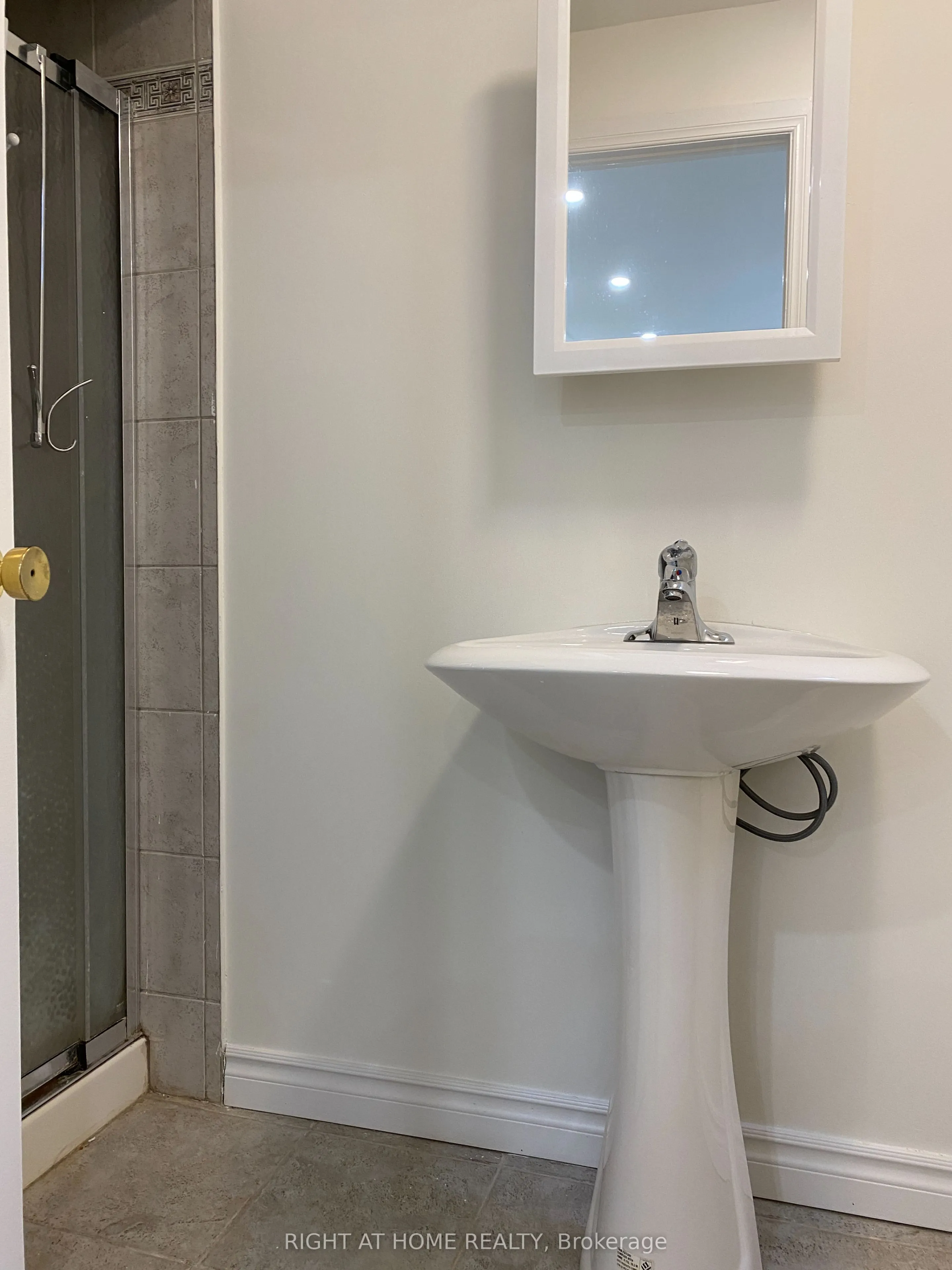 81 Oak Avenue, #Lower Unit