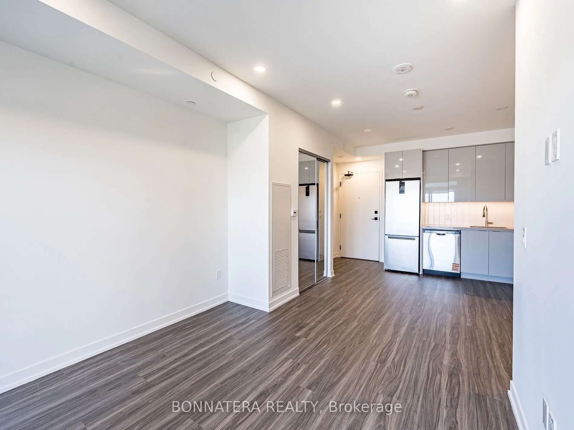 498 Caldari Road, #2424