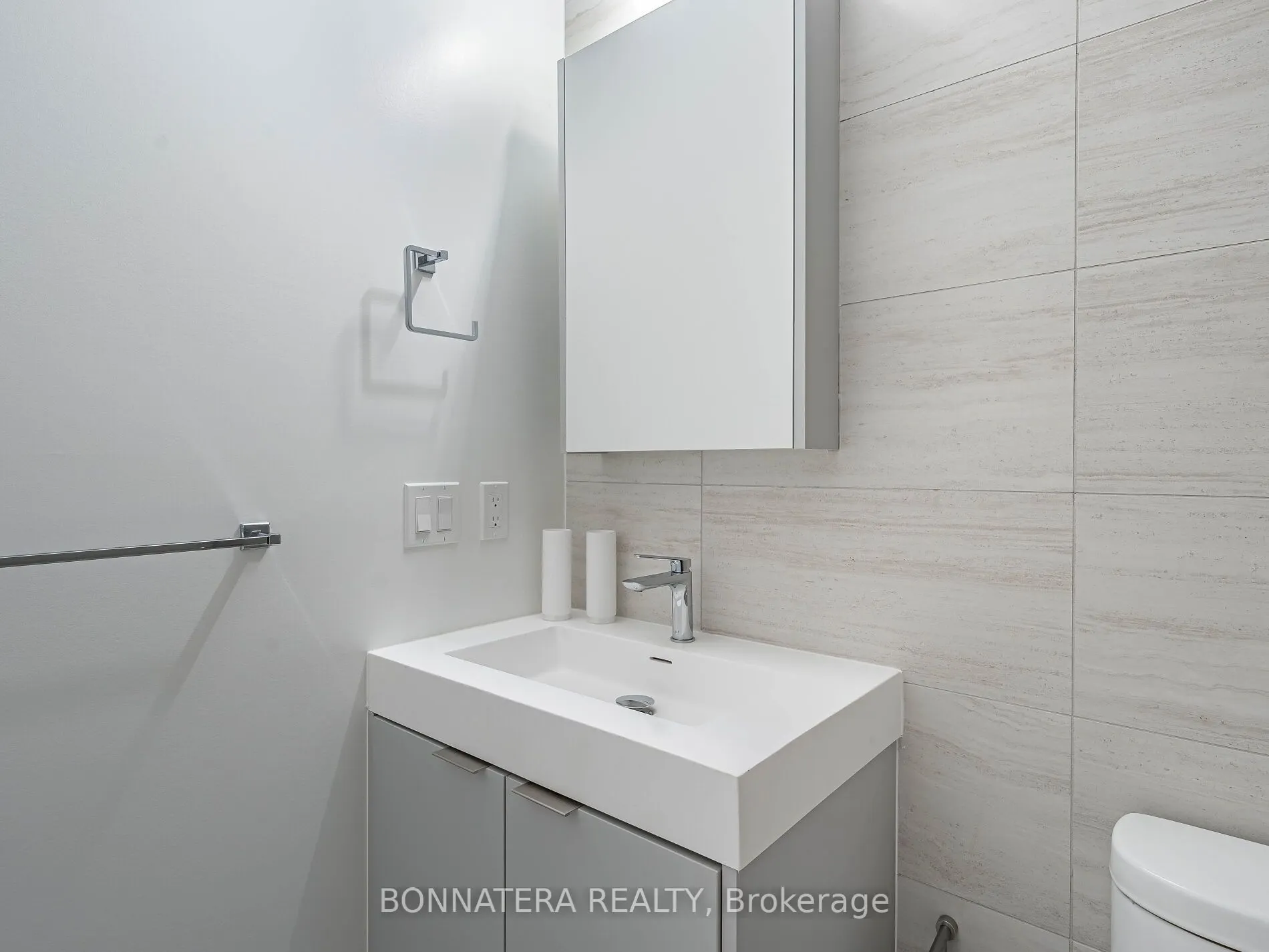 498 Caldari Road, #2424