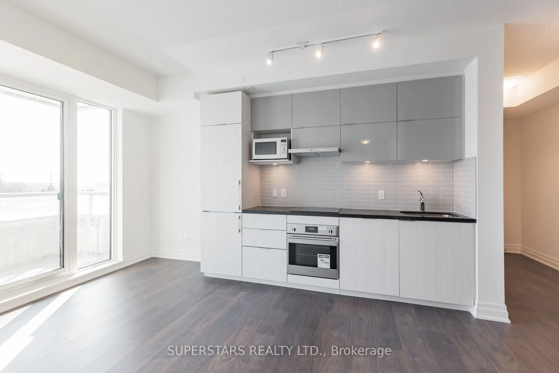 10 Rouge Valley Drive W, #614A