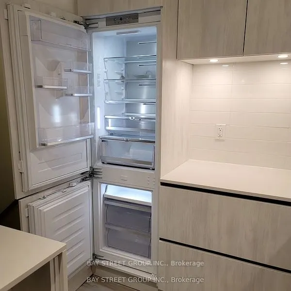 14 DAVID EYER Road, #1006