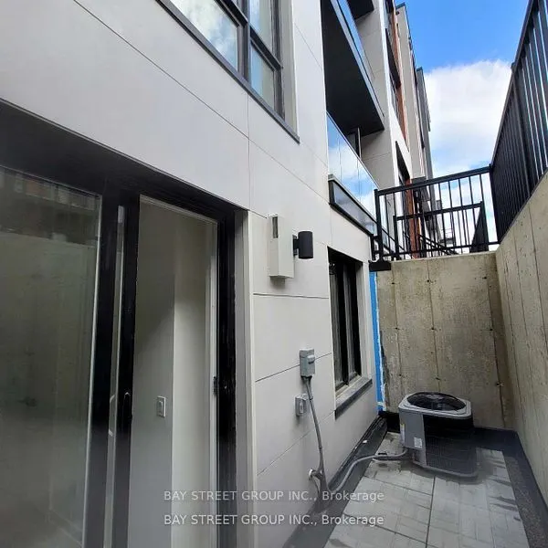 14 DAVID EYER Road, #1006