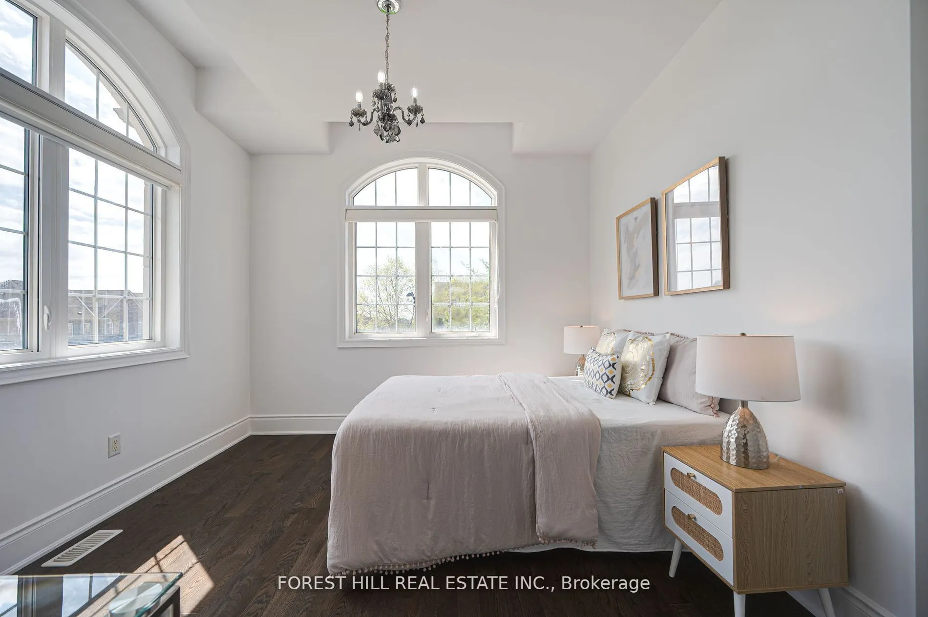 101 Glenheron Crescent