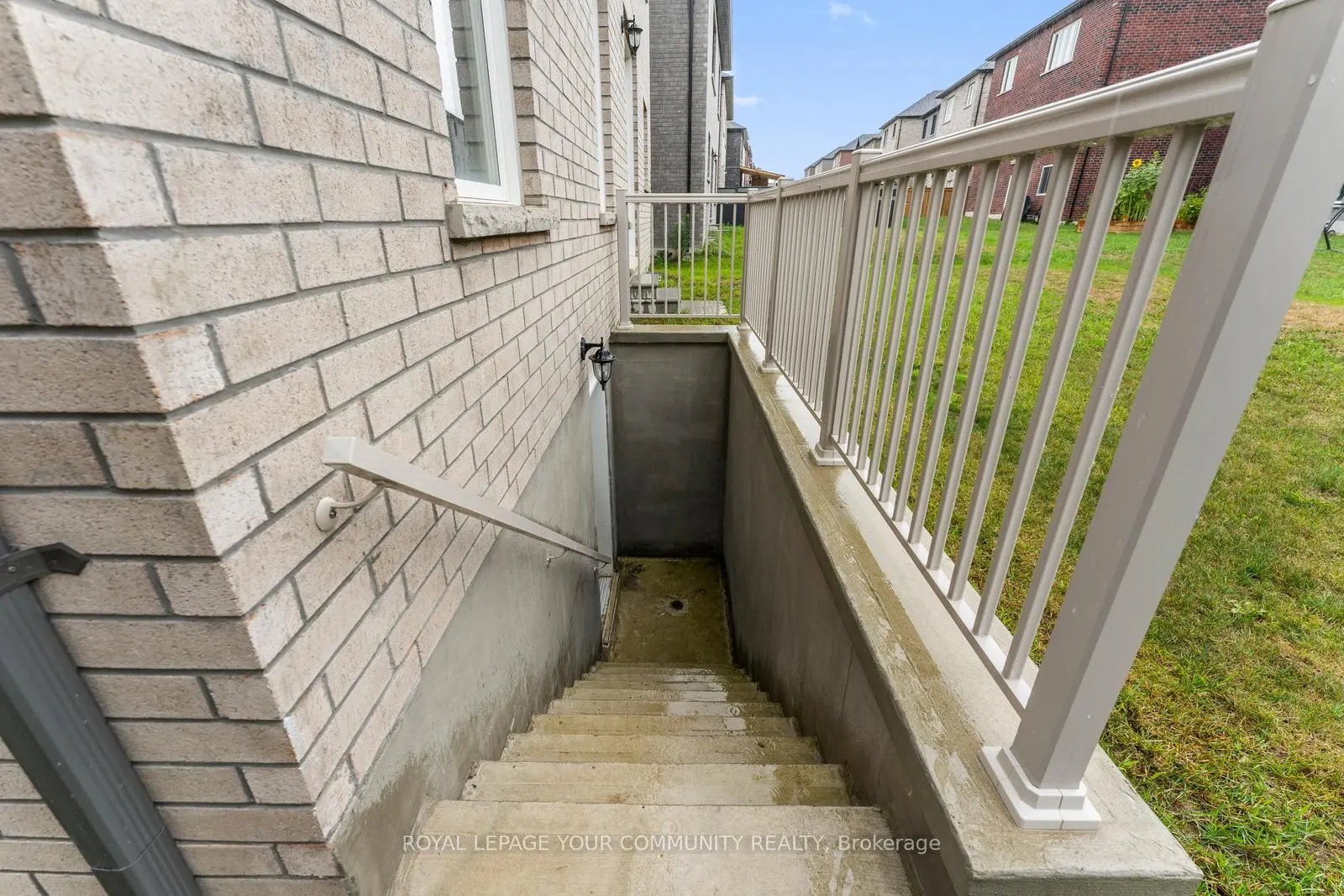 1583 Stovell Crescent