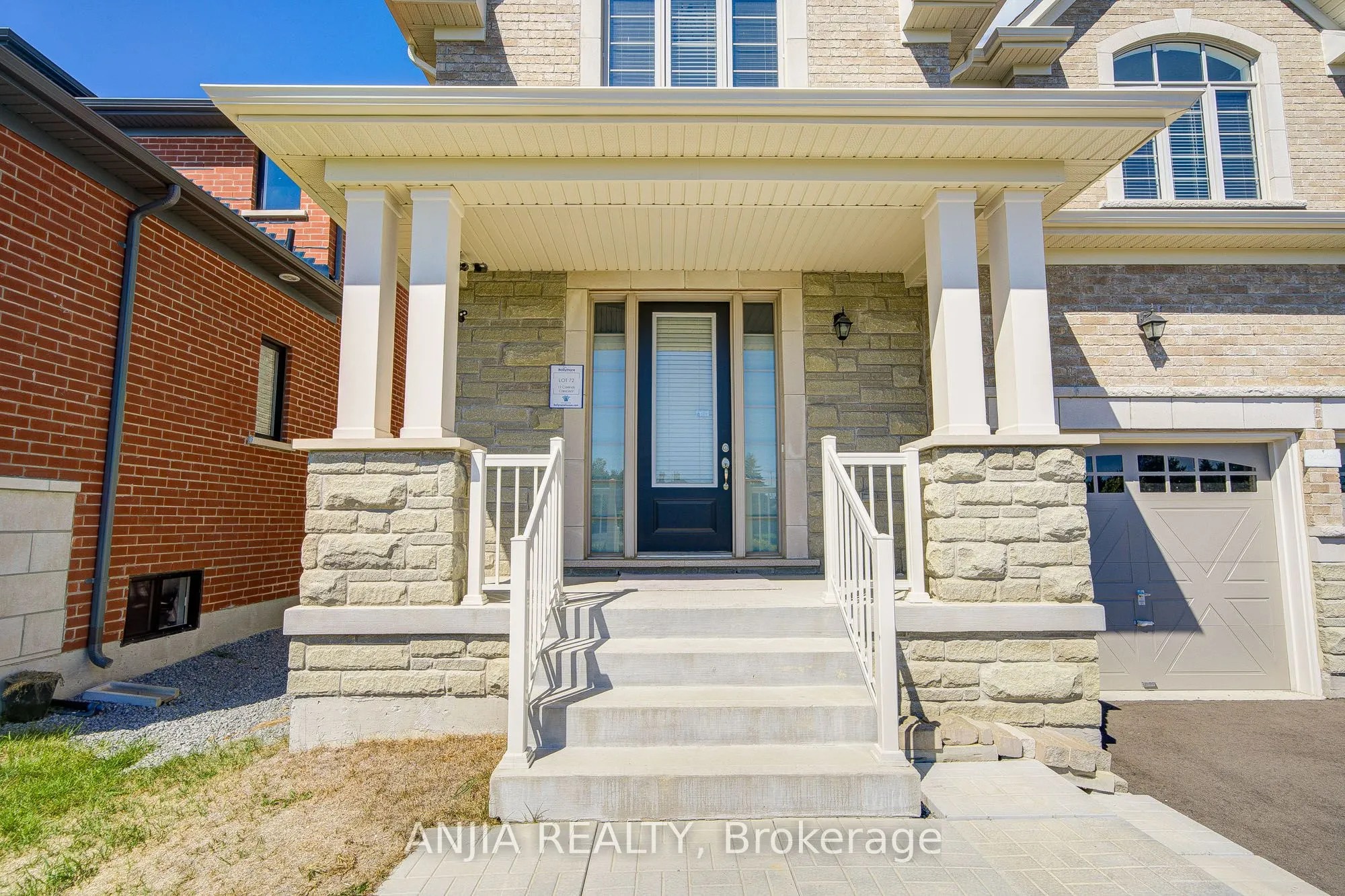 12 Carlinds Crescent