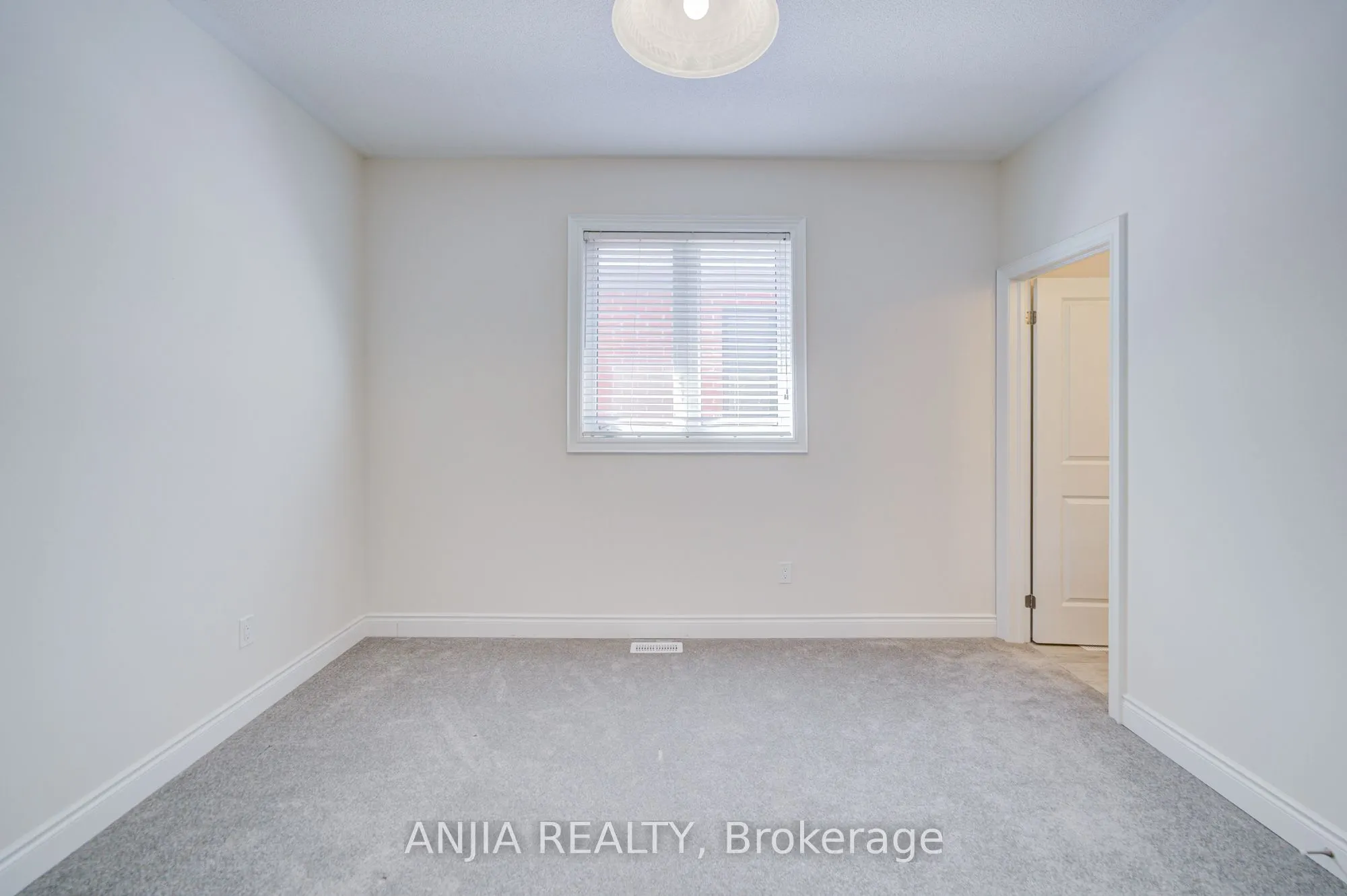 12 Carlinds Crescent