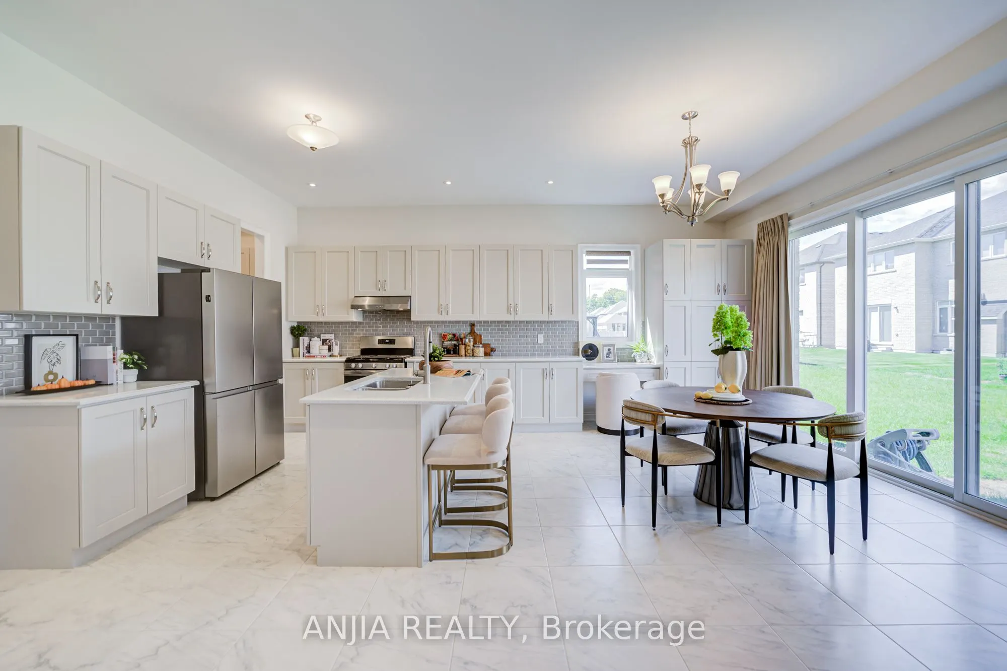 12 Carlinds Crescent