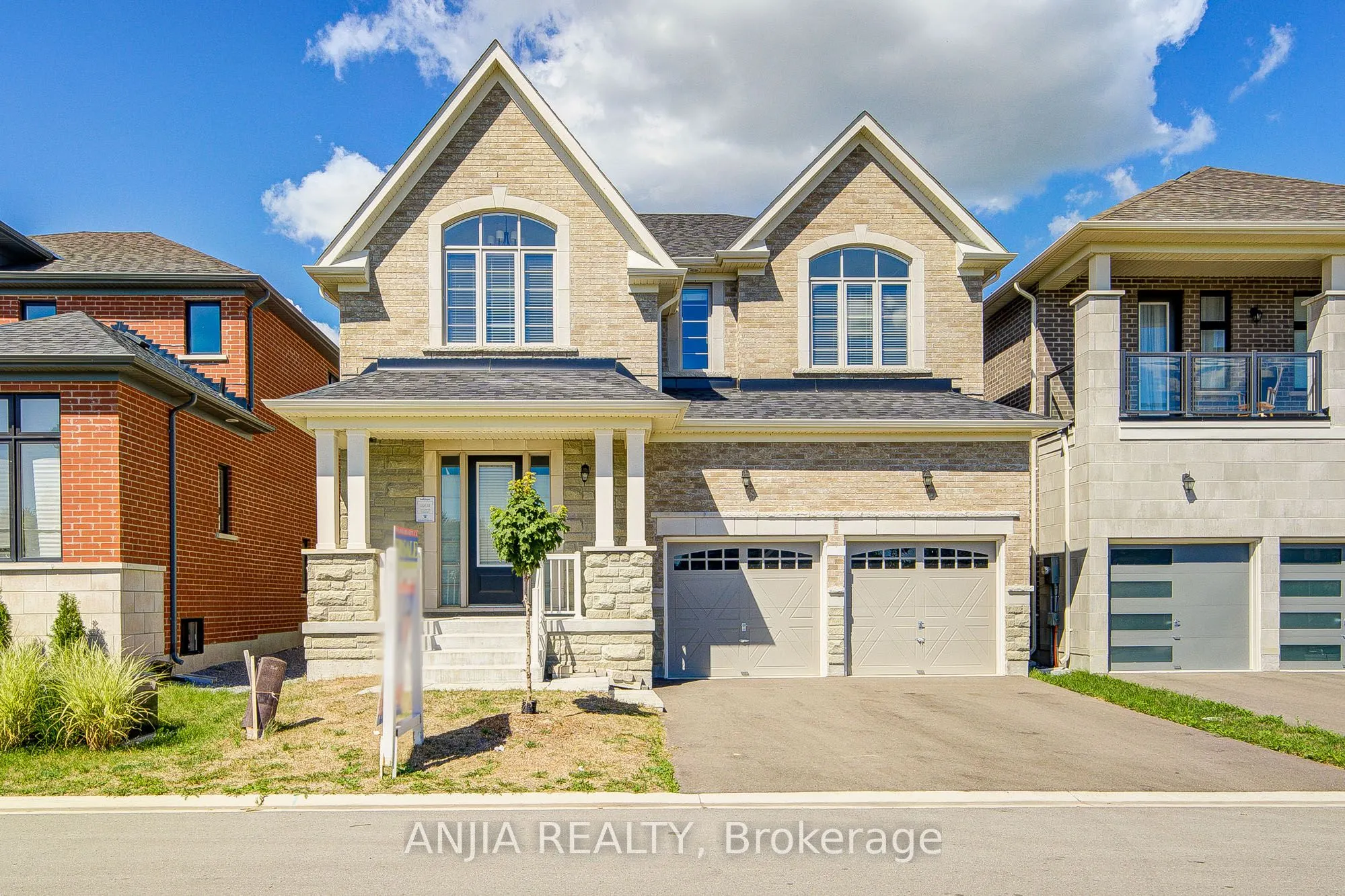 12 Carlinds Crescent