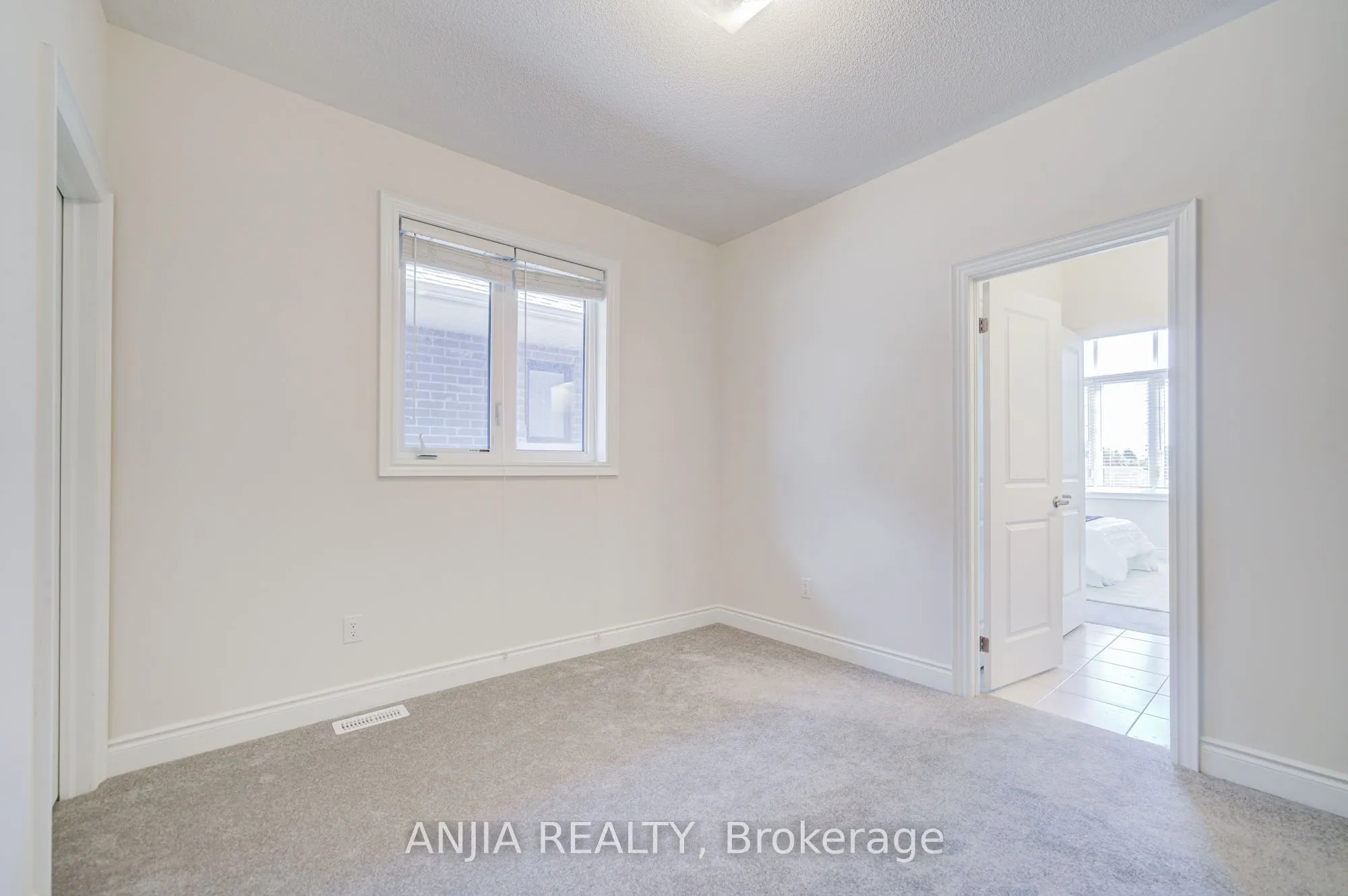 12 Carlinds Crescent