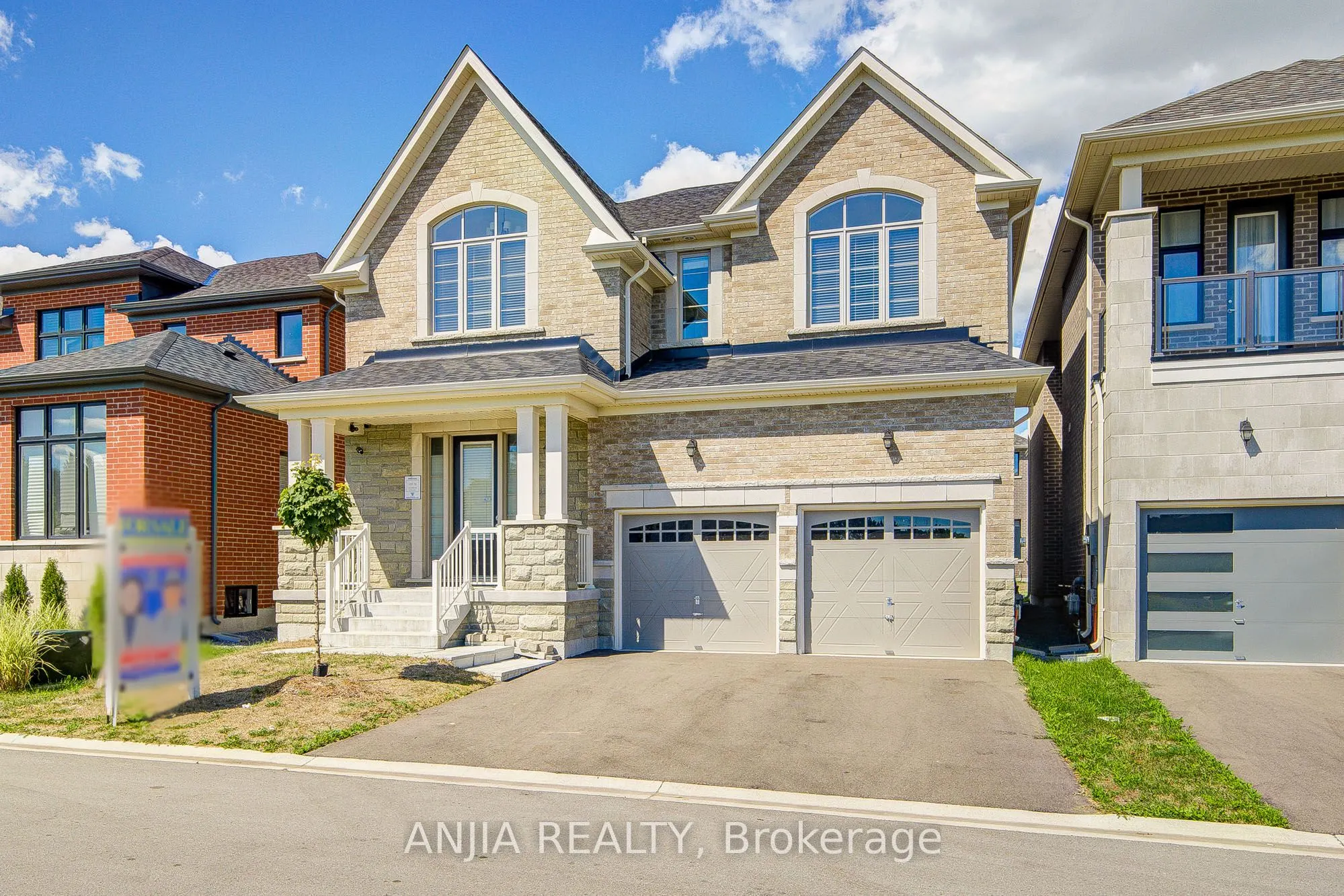 12 Carlinds Crescent