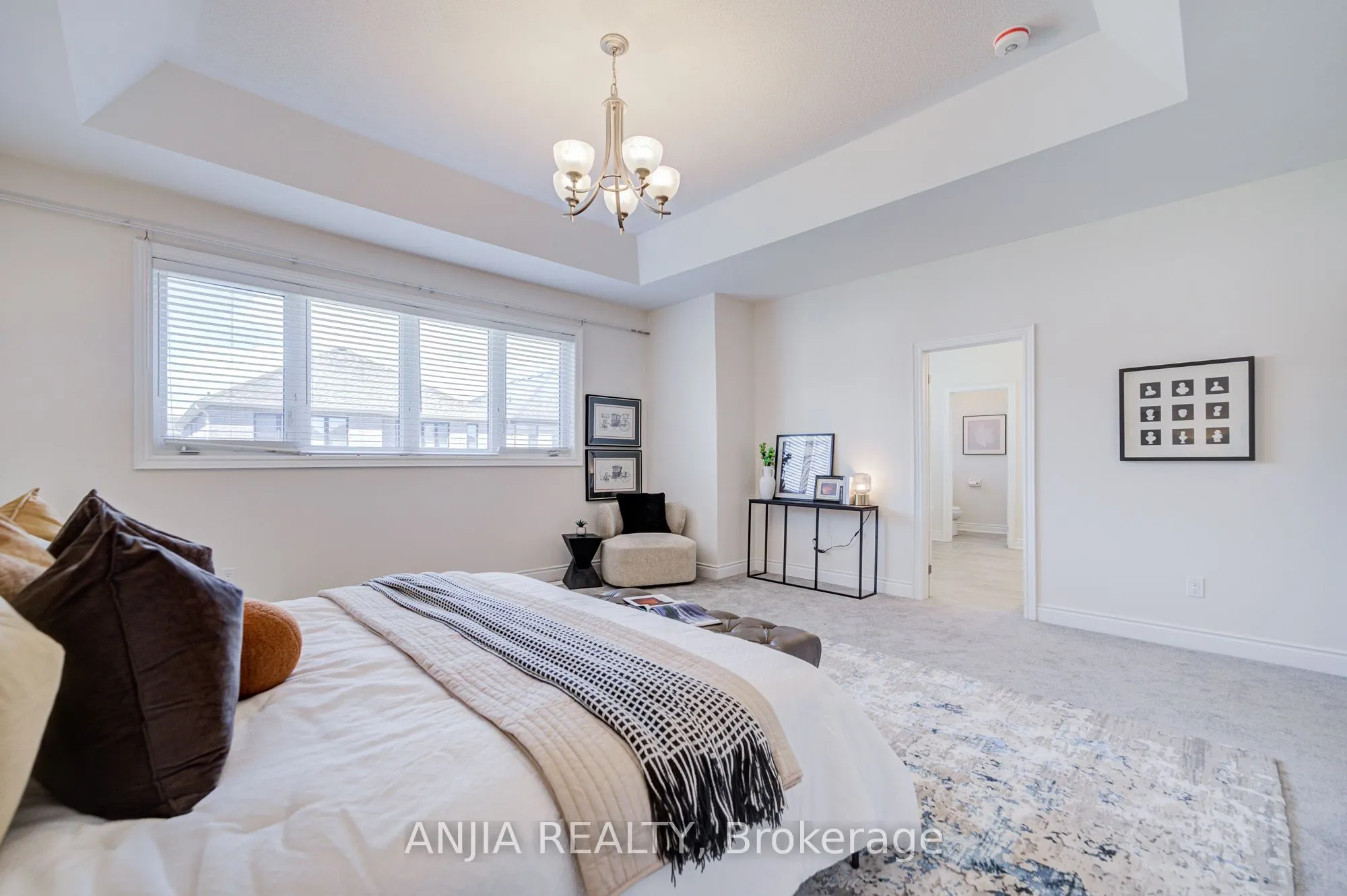 12 Carlinds Crescent