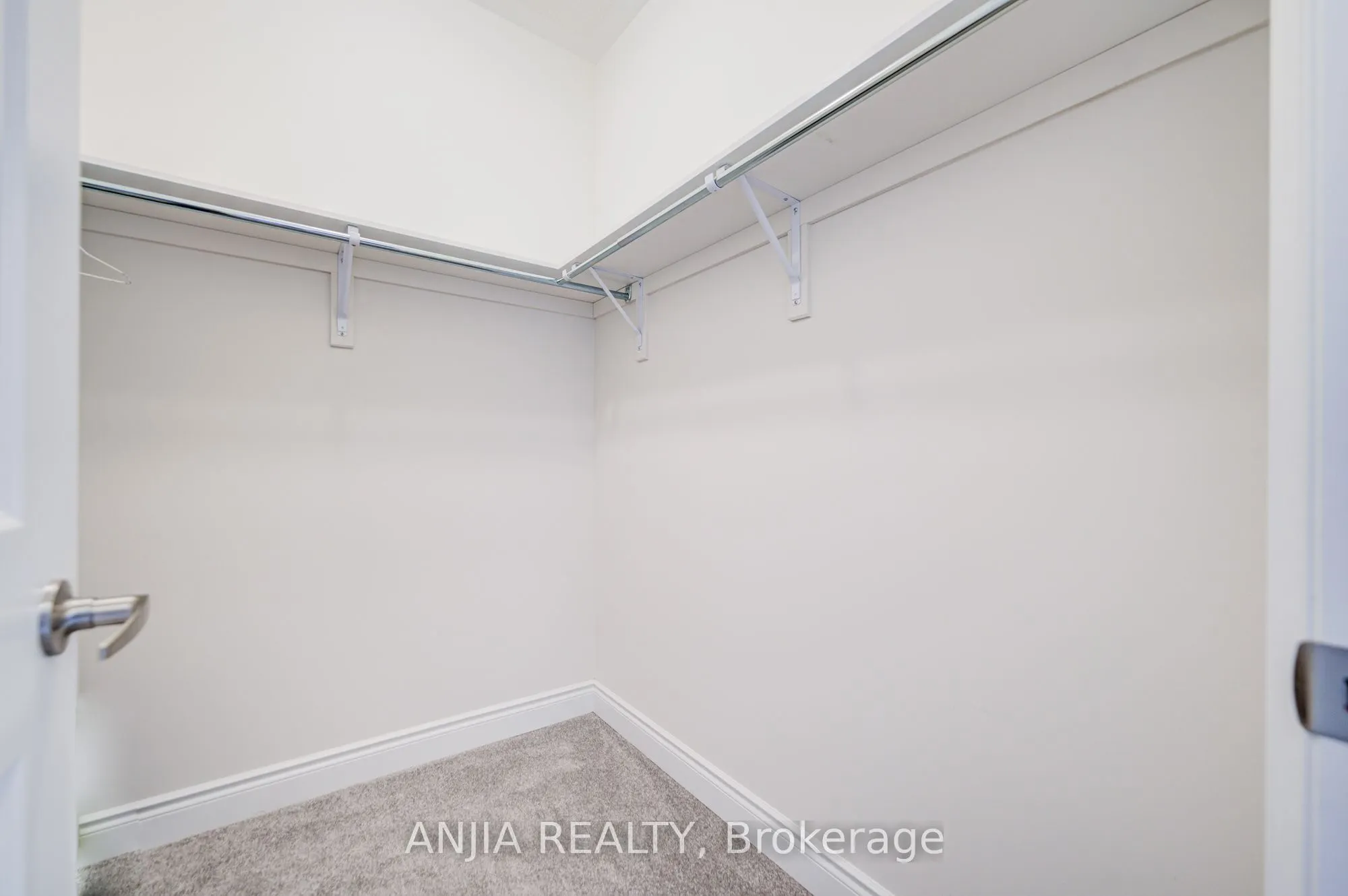 12 Carlinds Crescent