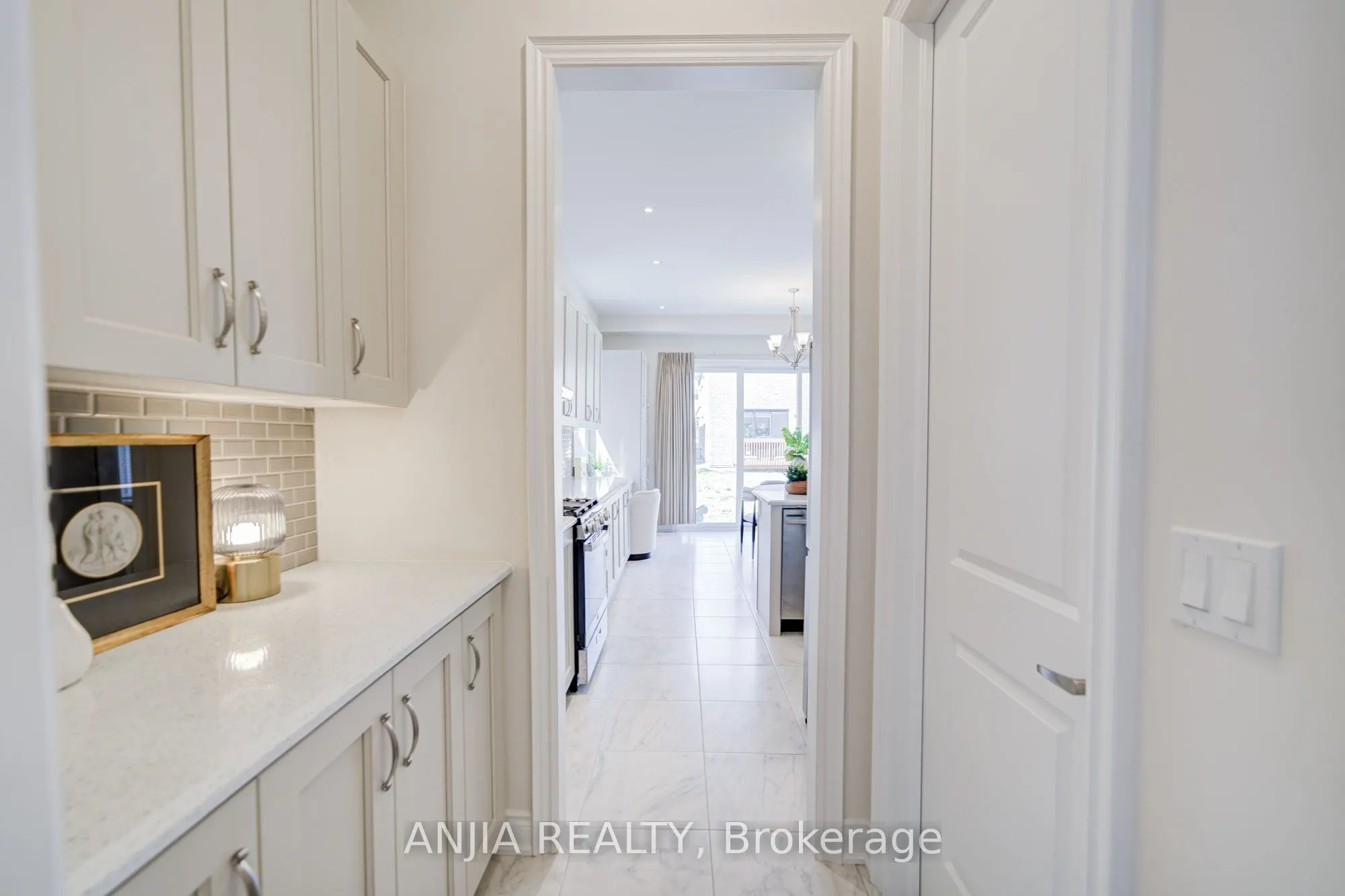12 Carlinds Crescent