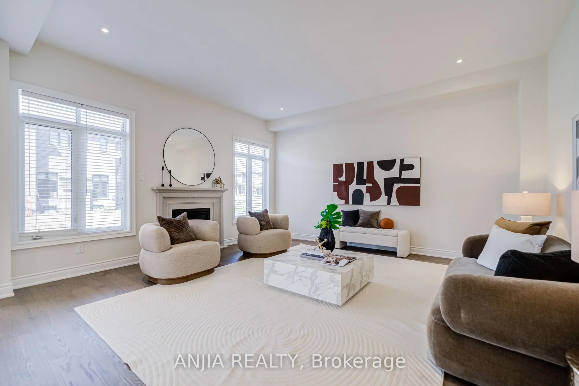 12 Carlinds Crescent
