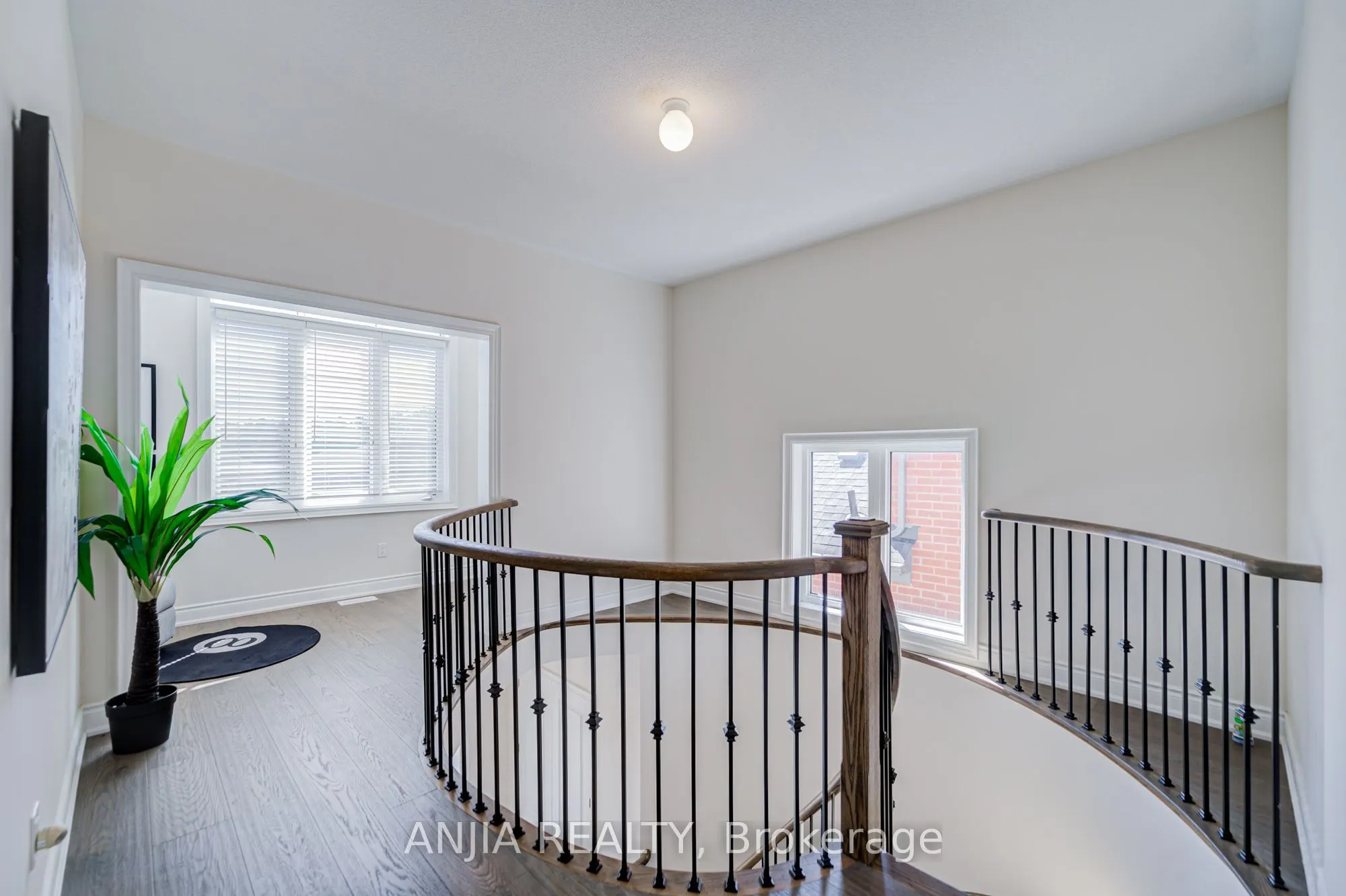 12 Carlinds Crescent