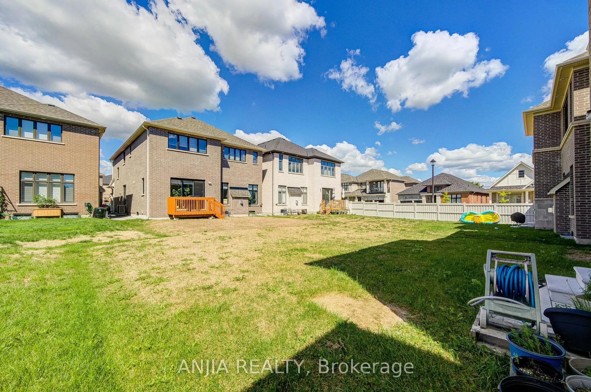 12 Carlinds Crescent