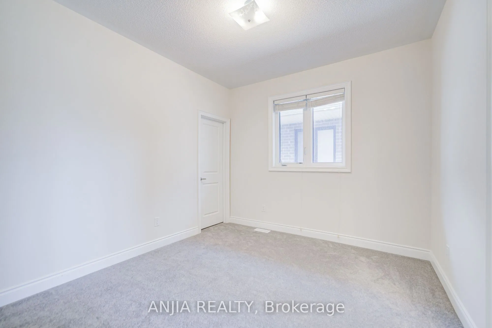 12 Carlinds Crescent