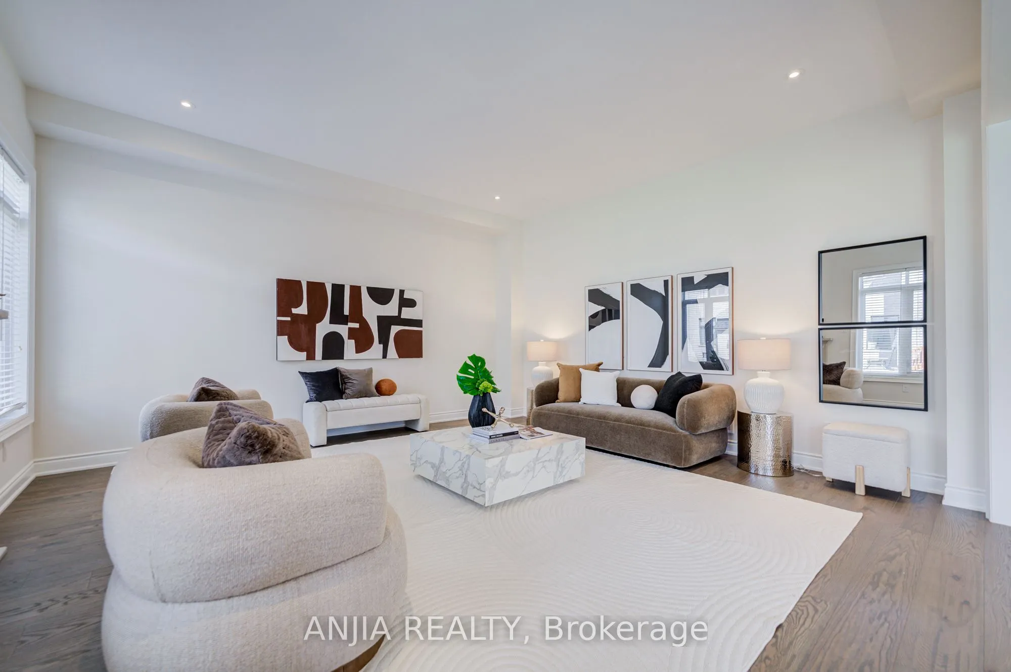12 Carlinds Crescent