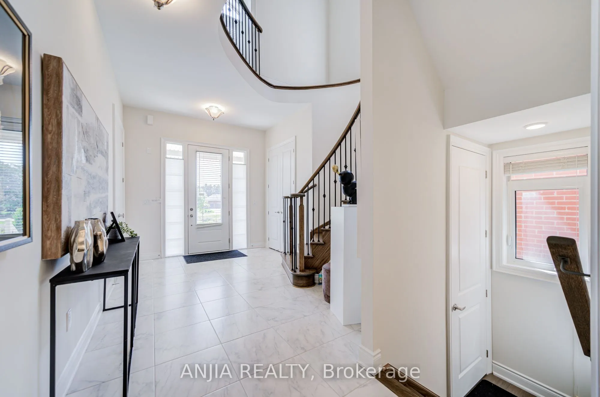12 Carlinds Crescent