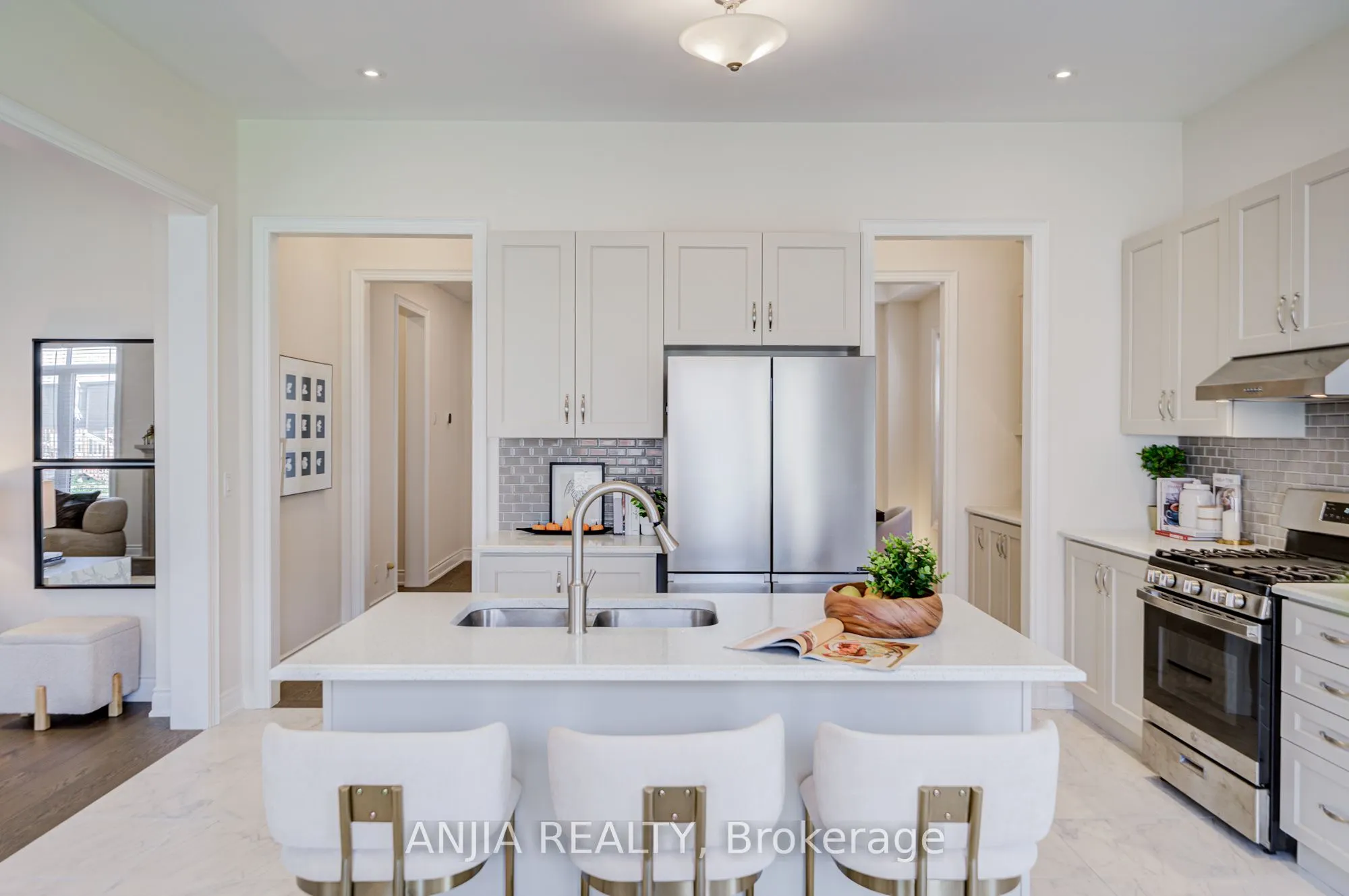 12 Carlinds Crescent
