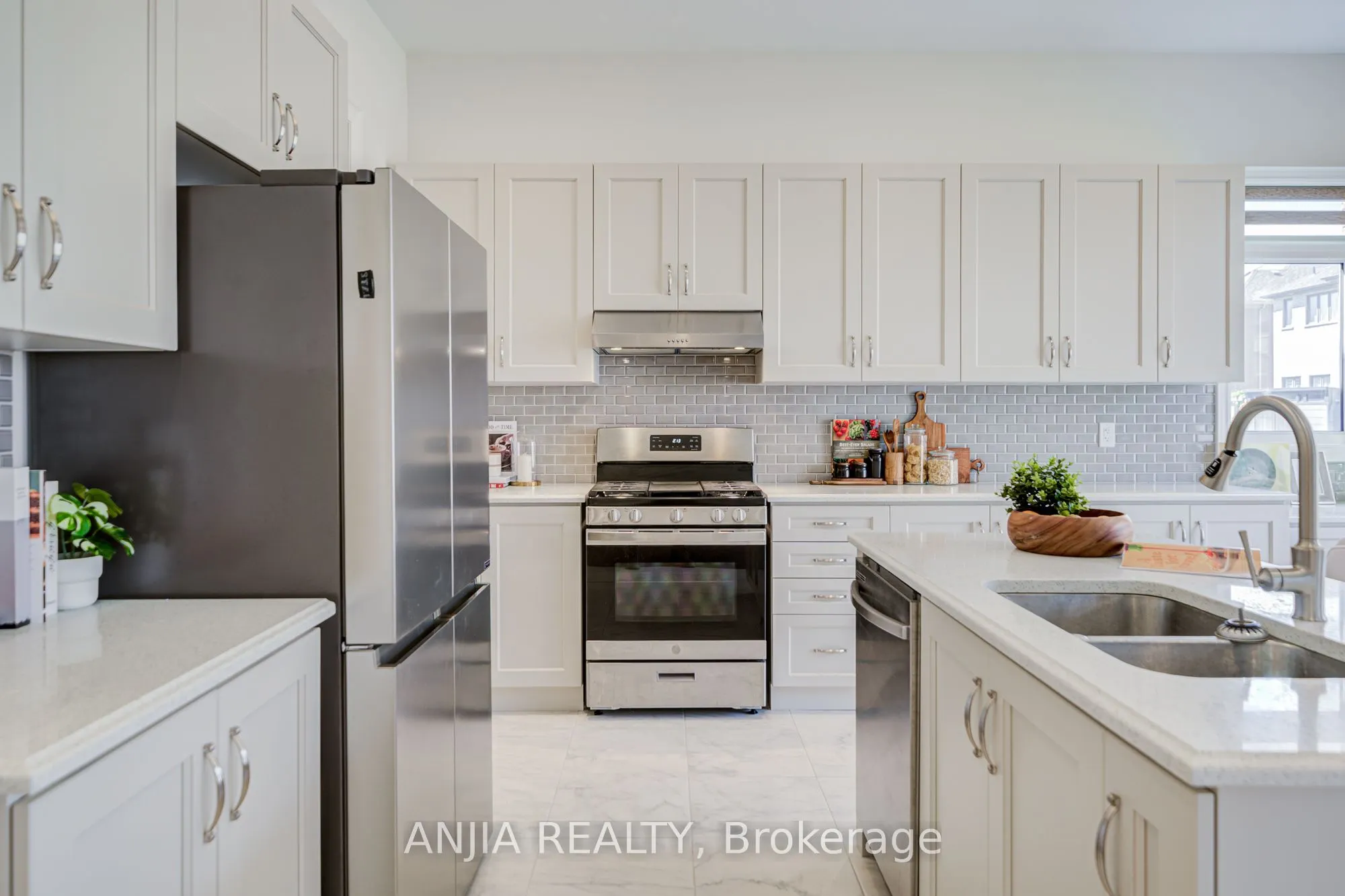 12 Carlinds Crescent