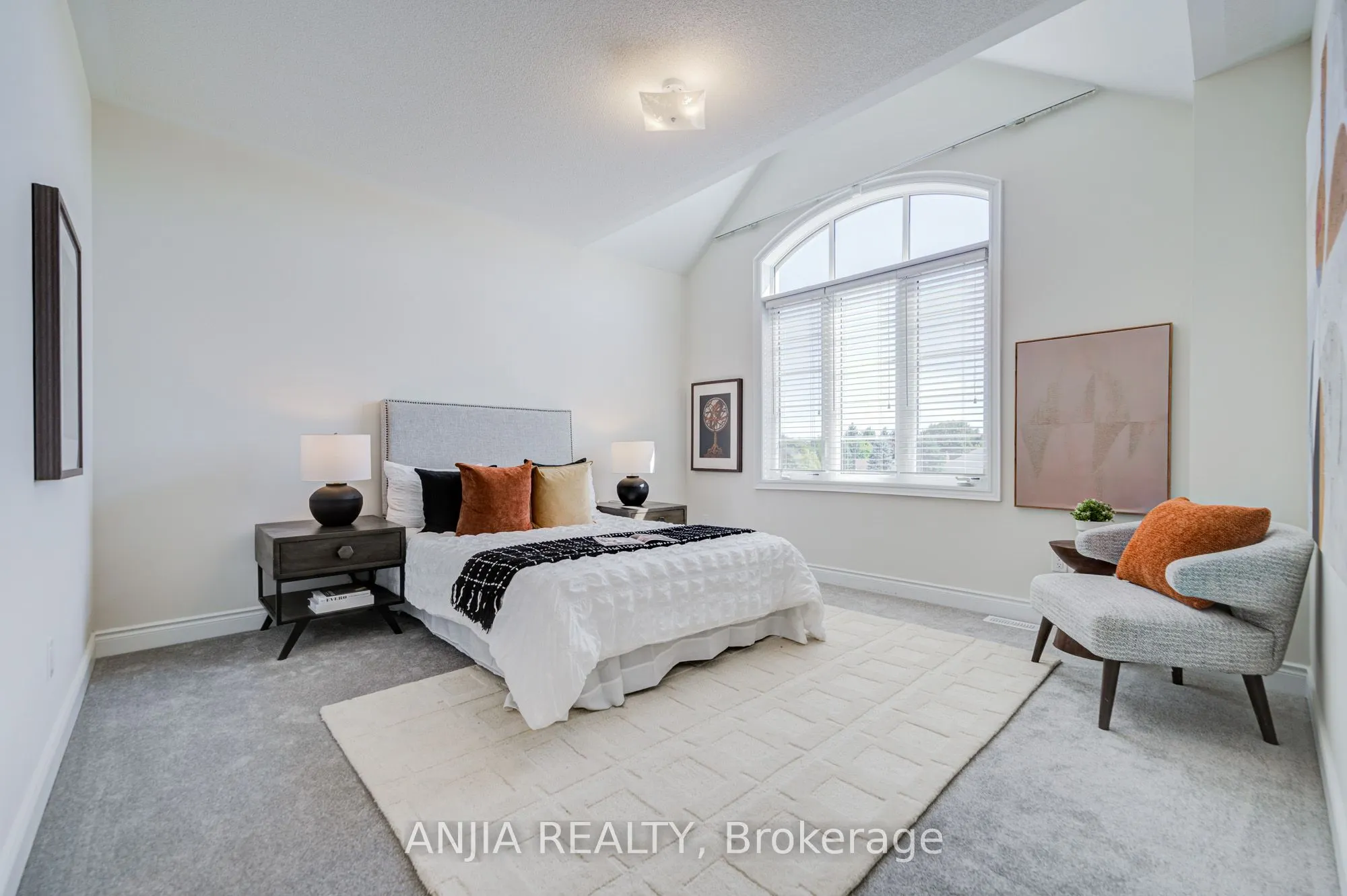 12 Carlinds Crescent