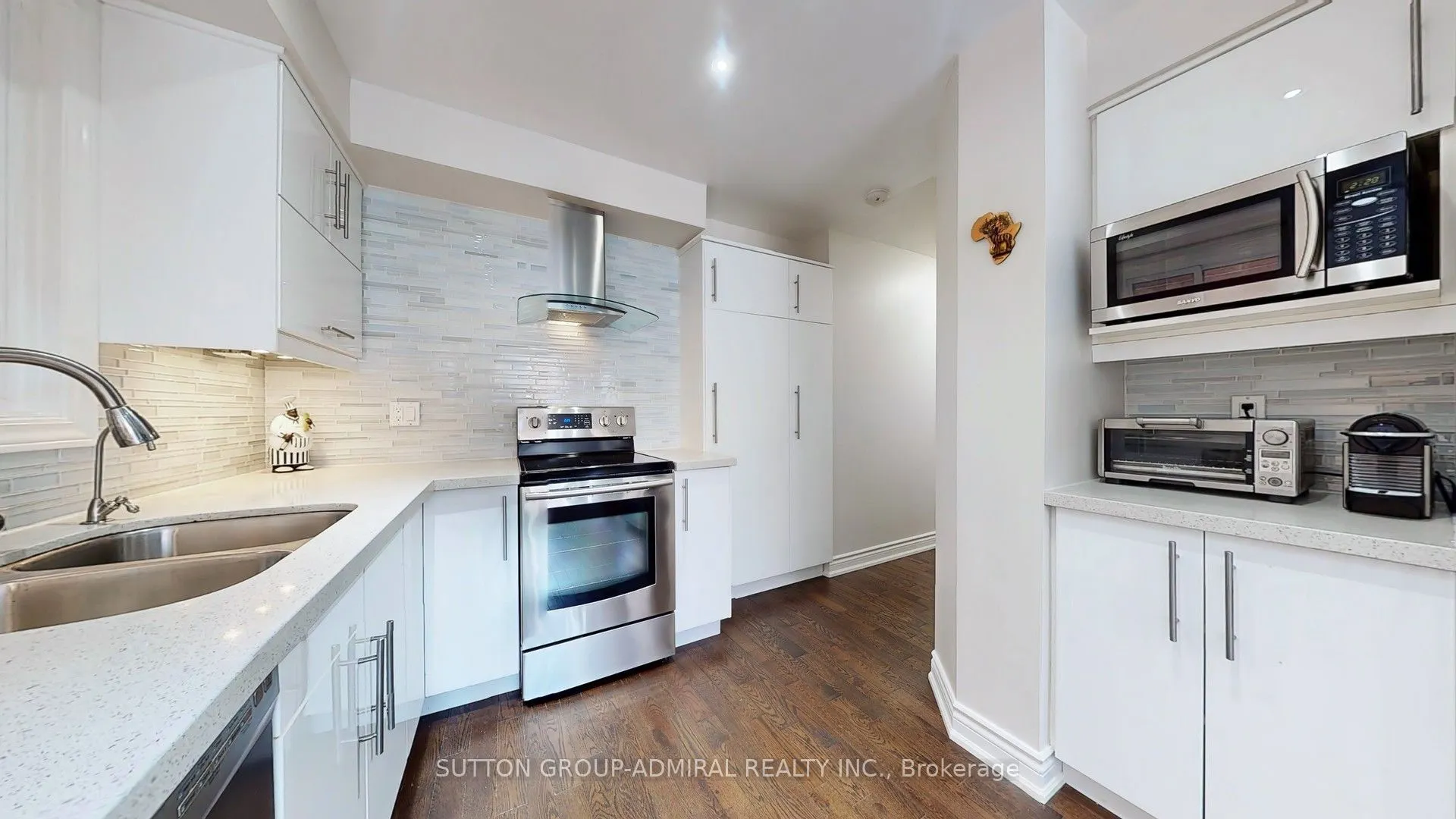 64 Roxborough Lane