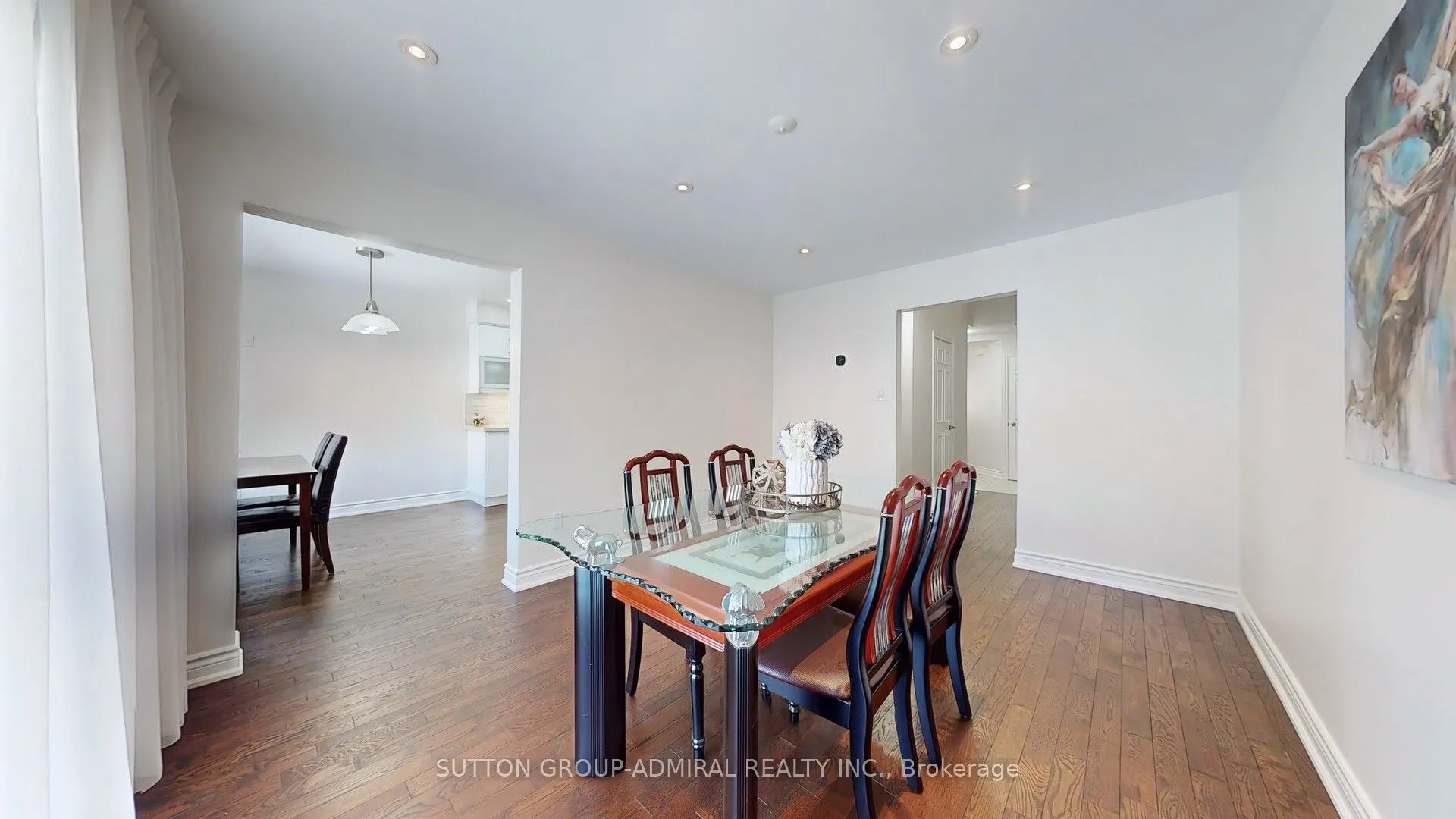 64 Roxborough Lane