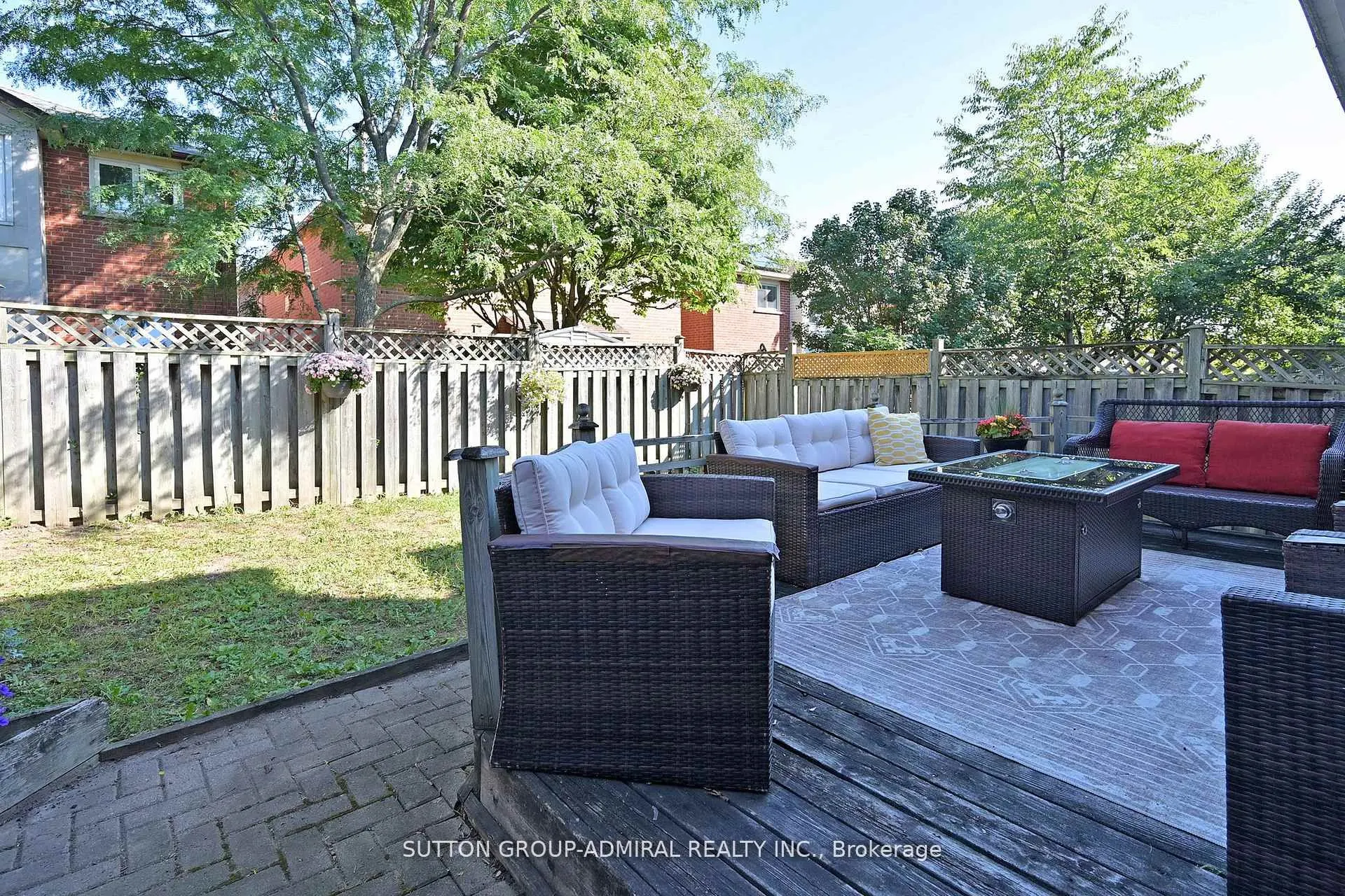 64 Roxborough Lane