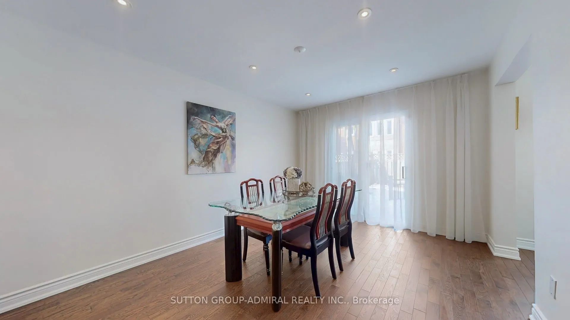 64 Roxborough Lane