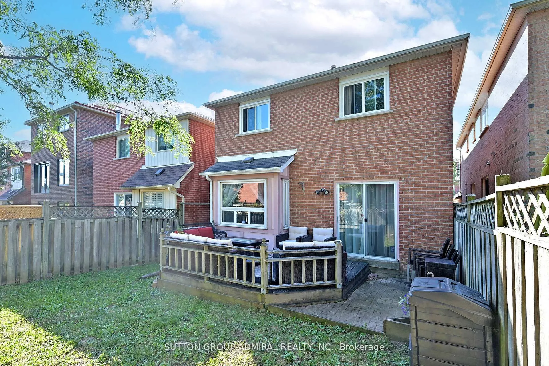 64 Roxborough Lane