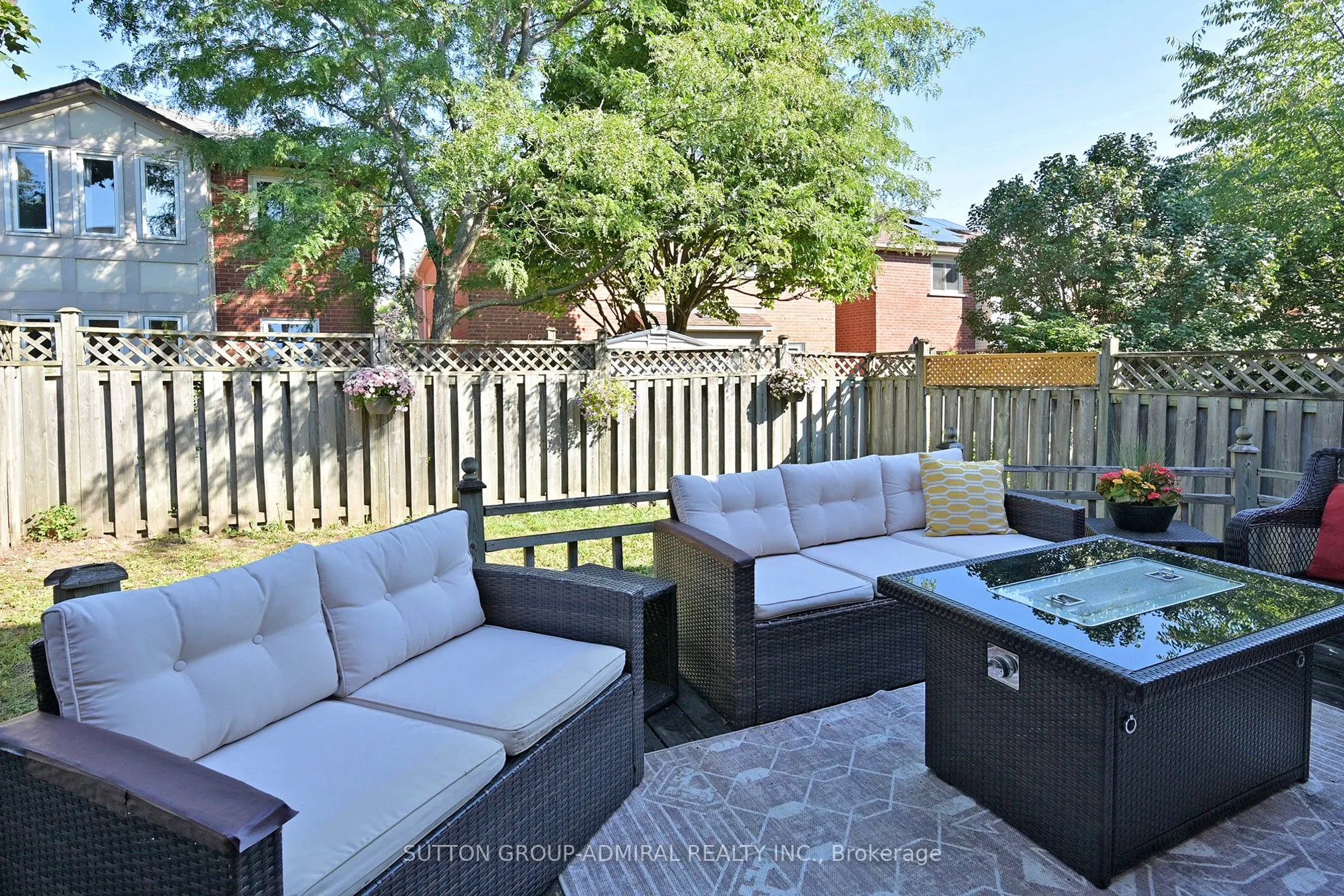 64 Roxborough Lane