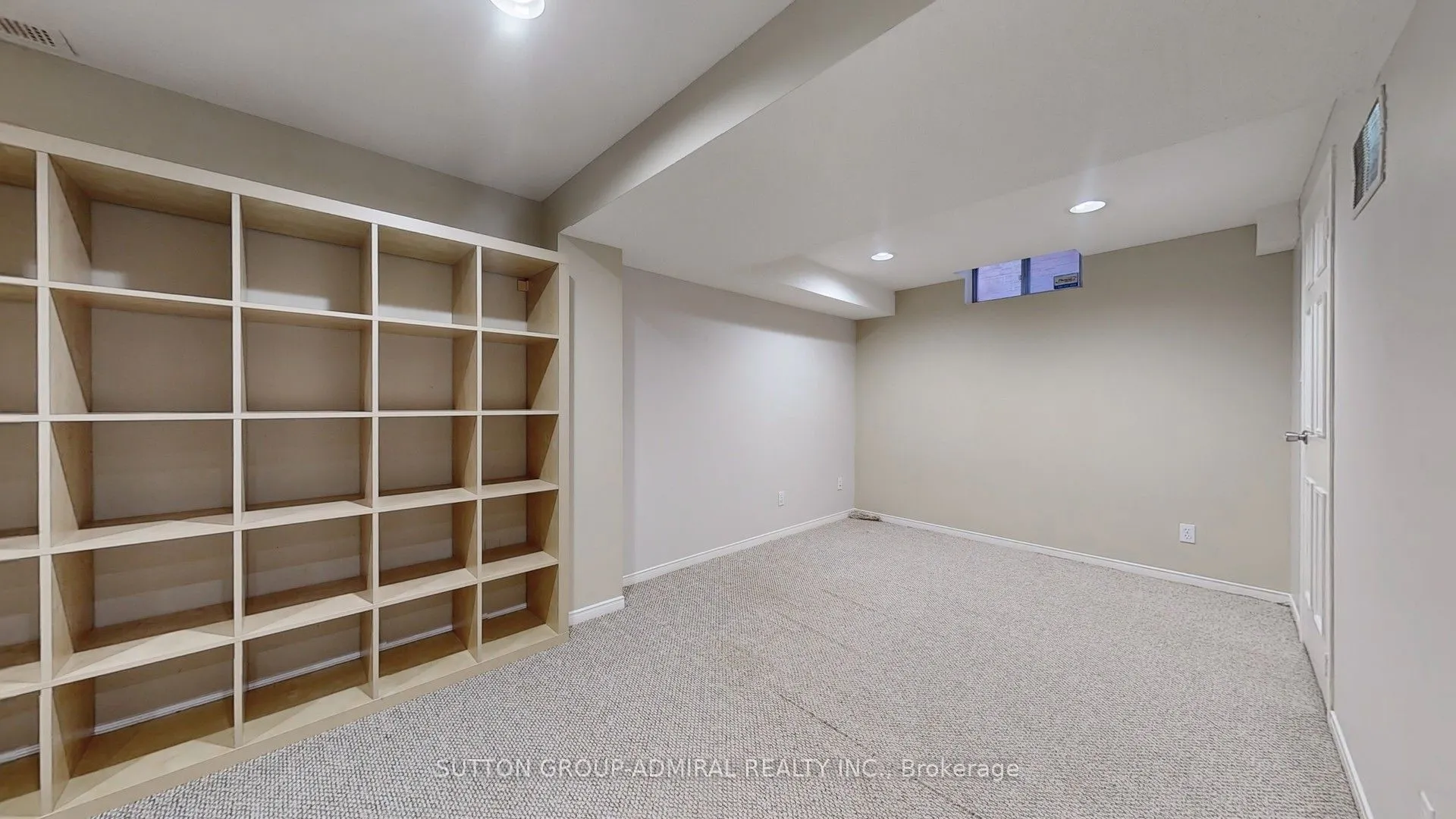 64 Roxborough Lane