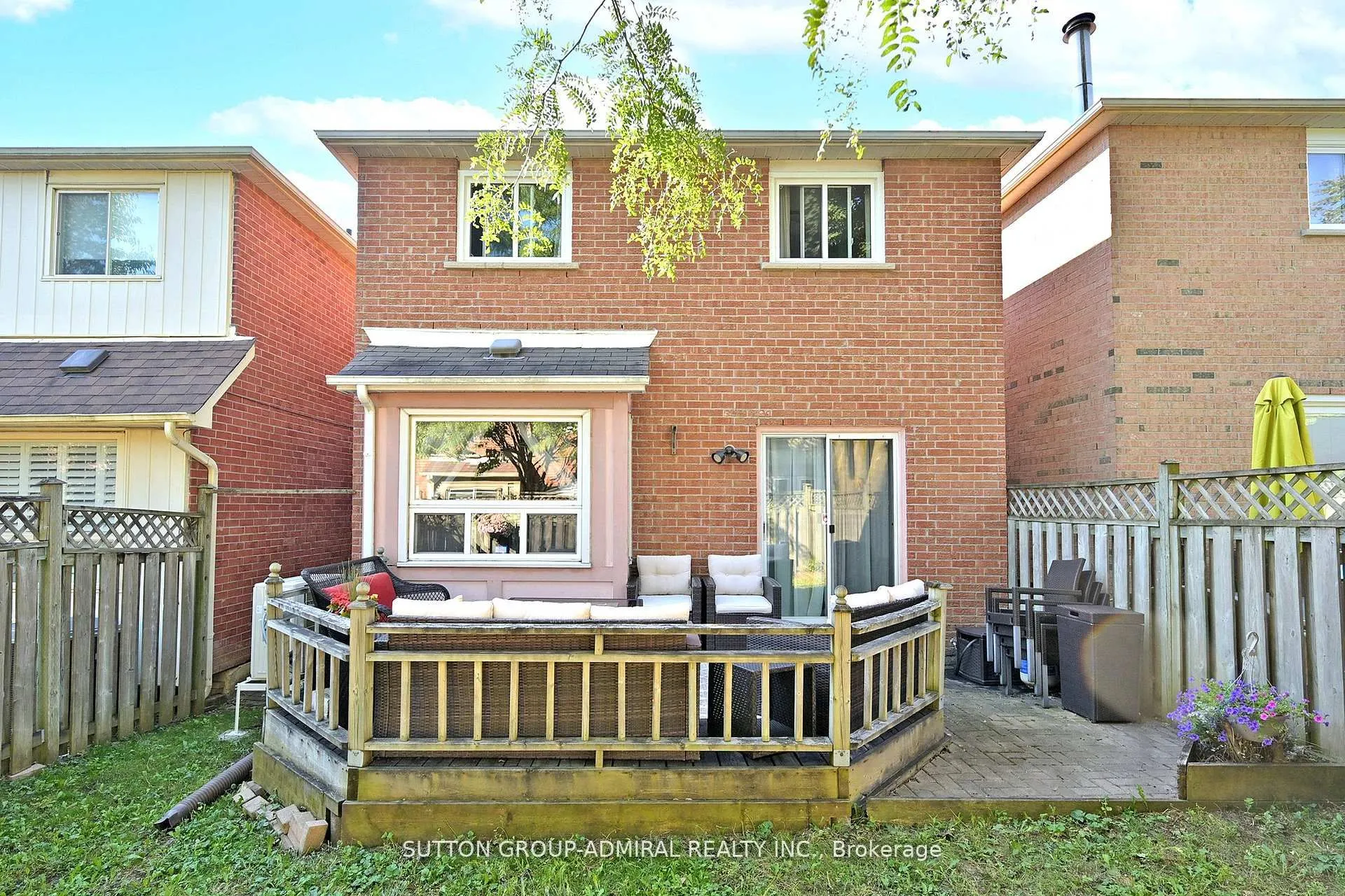 64 Roxborough Lane