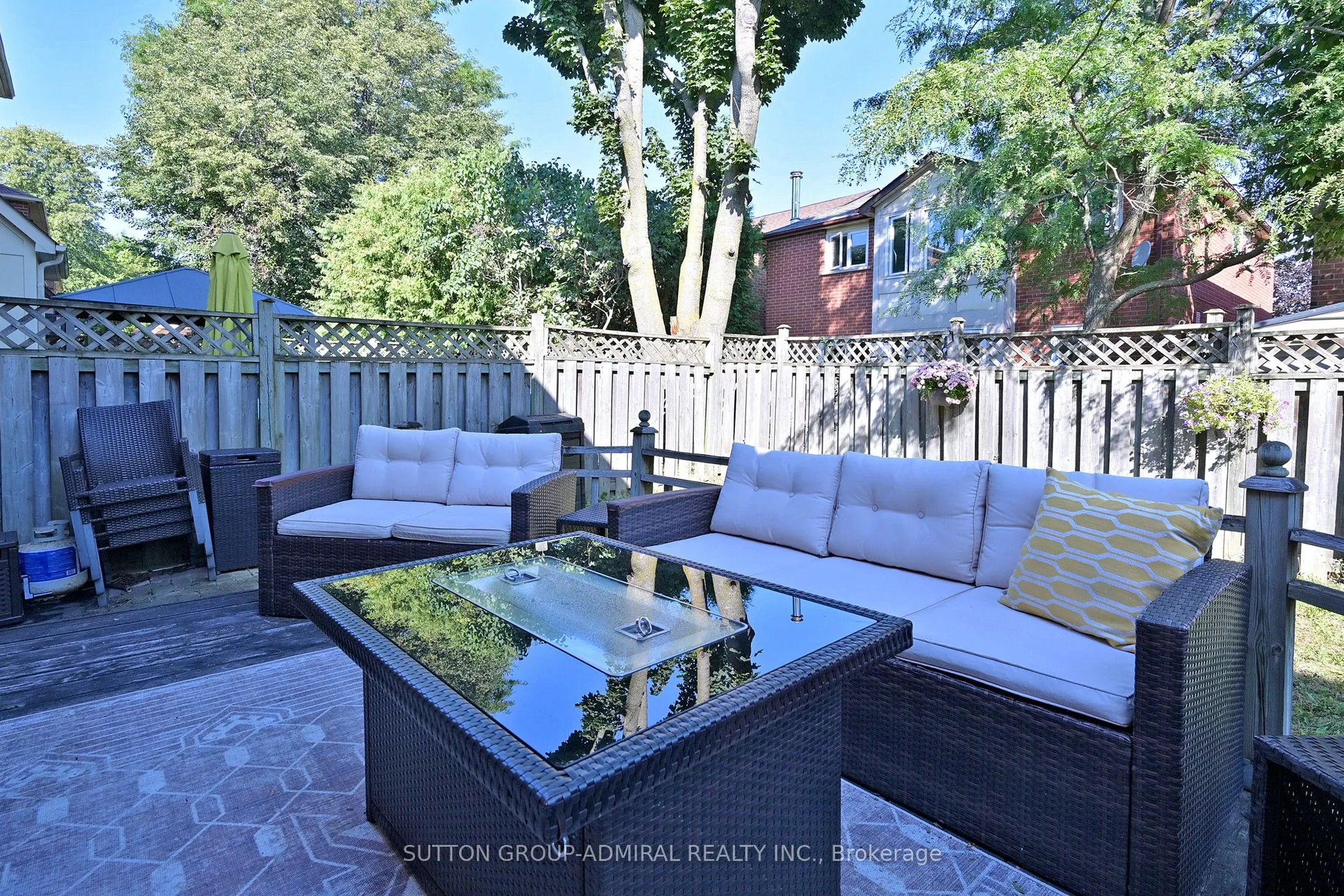 64 Roxborough Lane