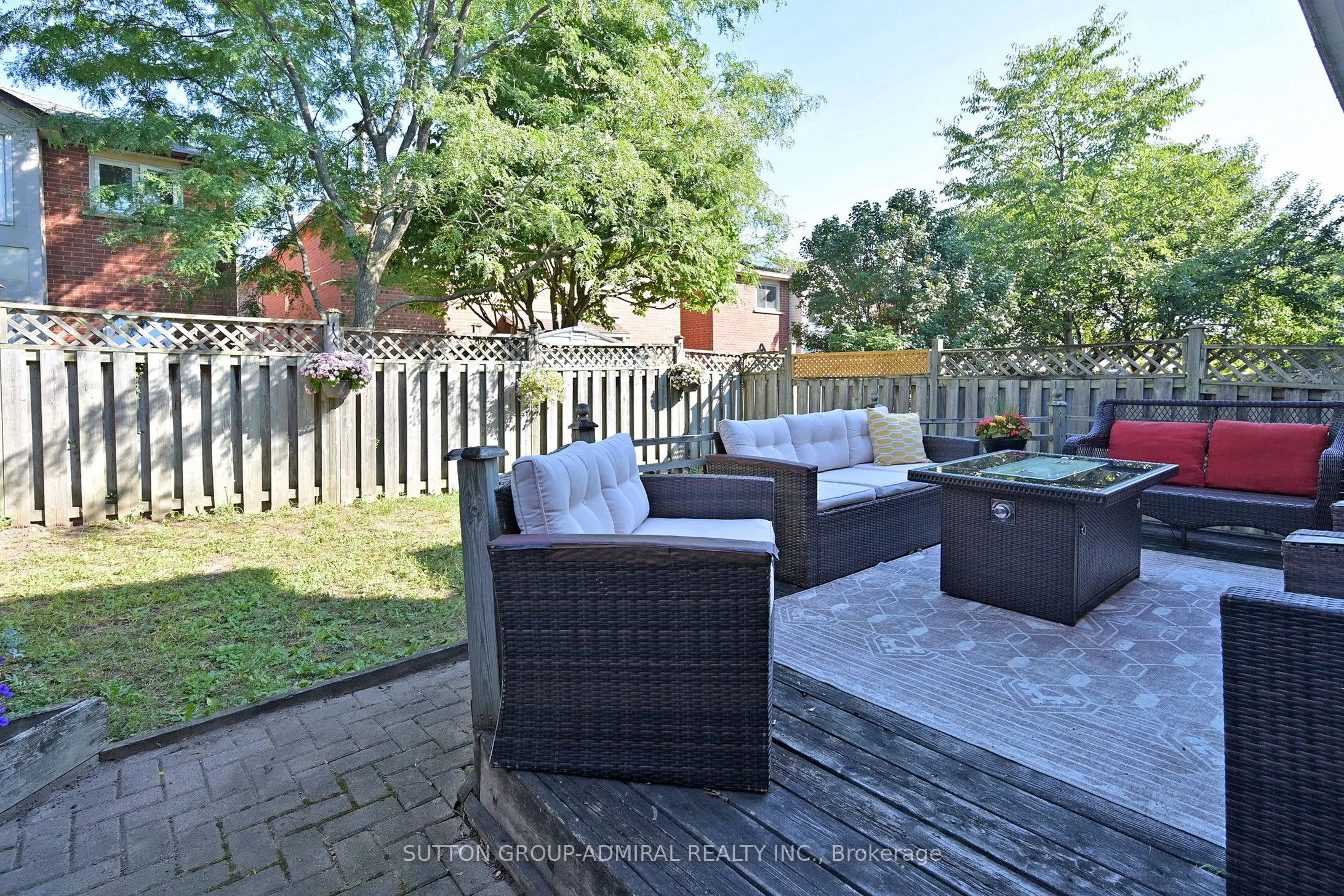 64 Roxborough Lane