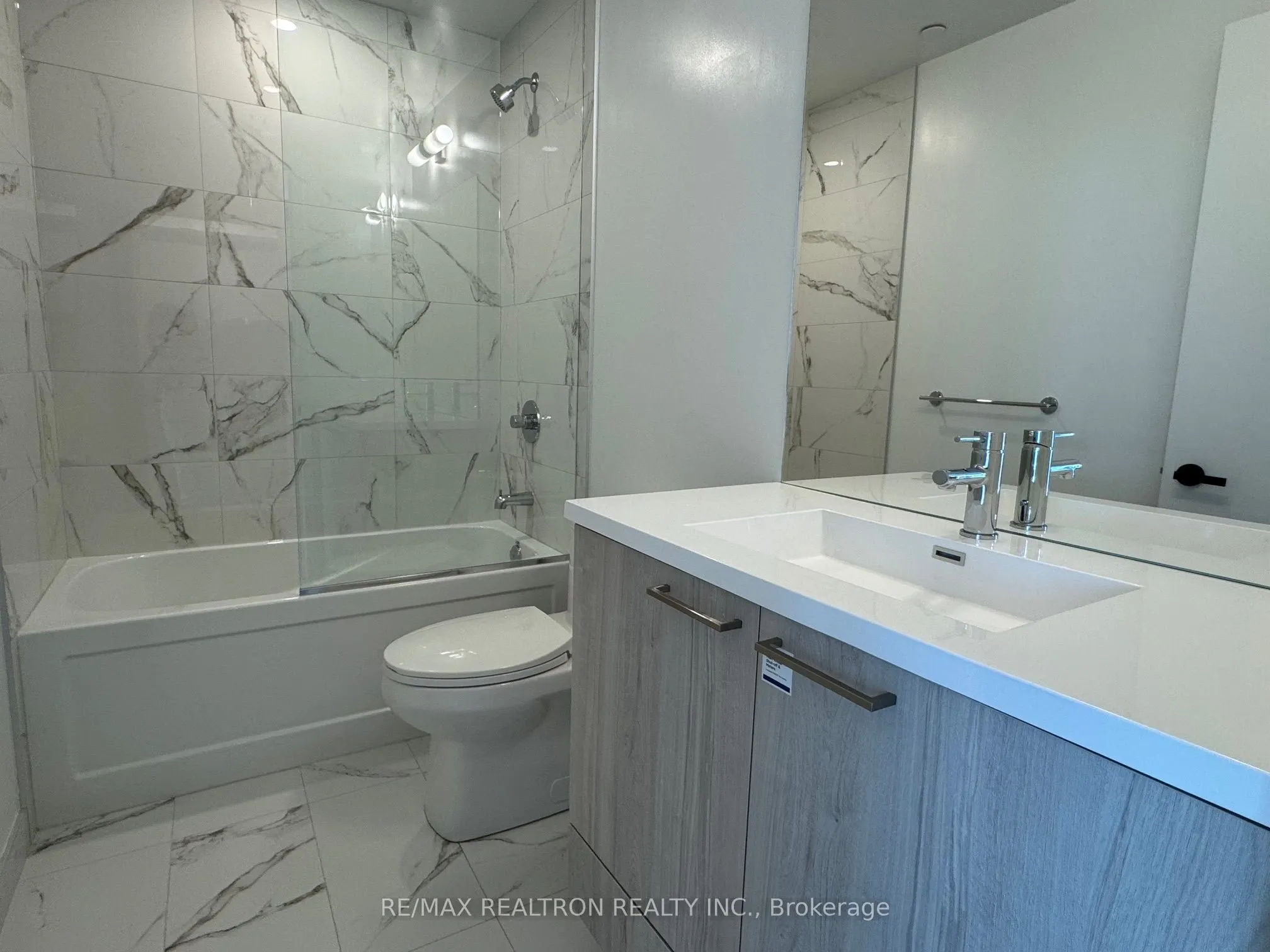 225 Commerce Street, #5905