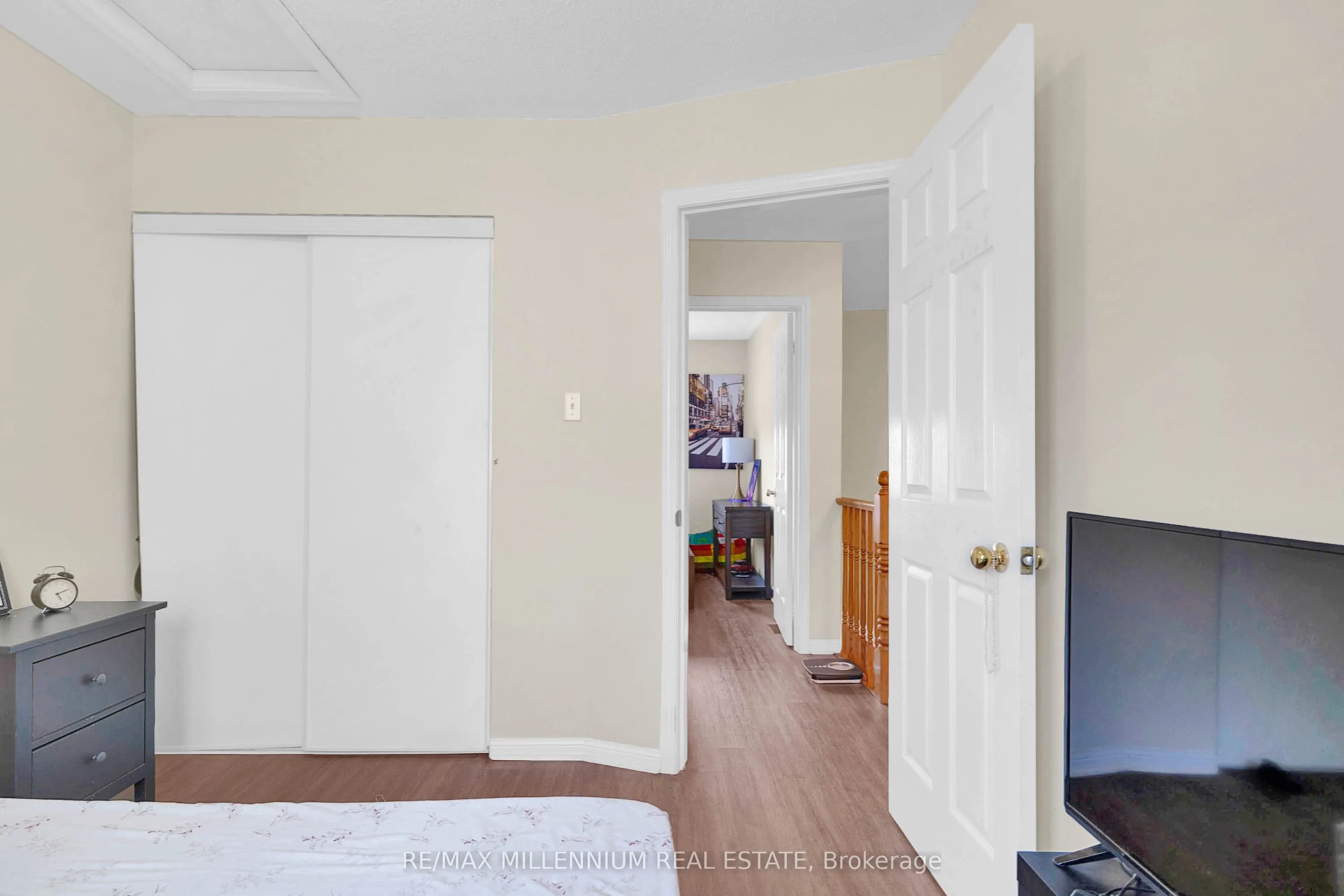 10 Mainland Crescent E