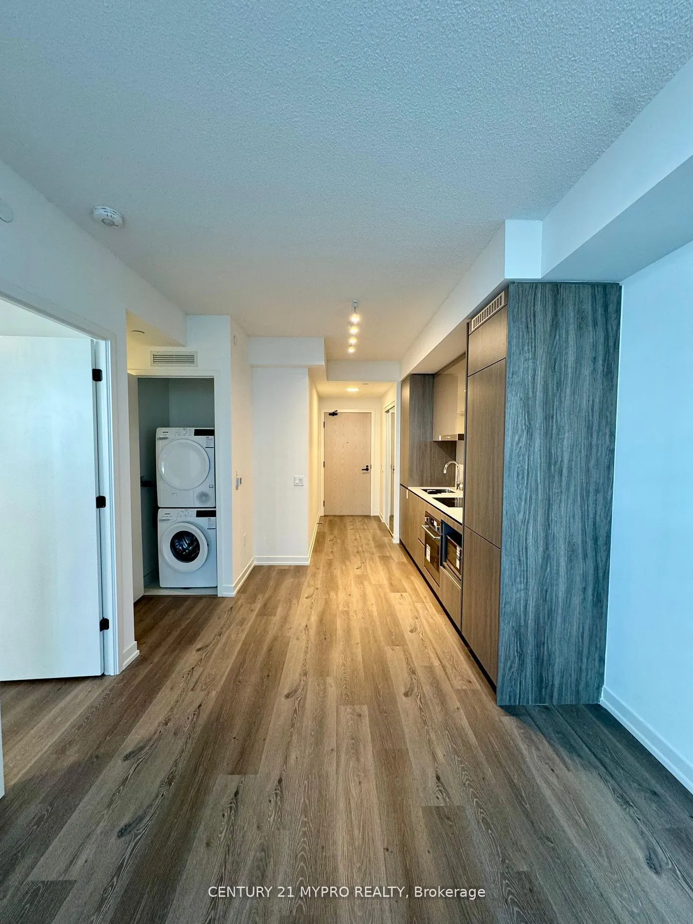28 Interchange Way, #321