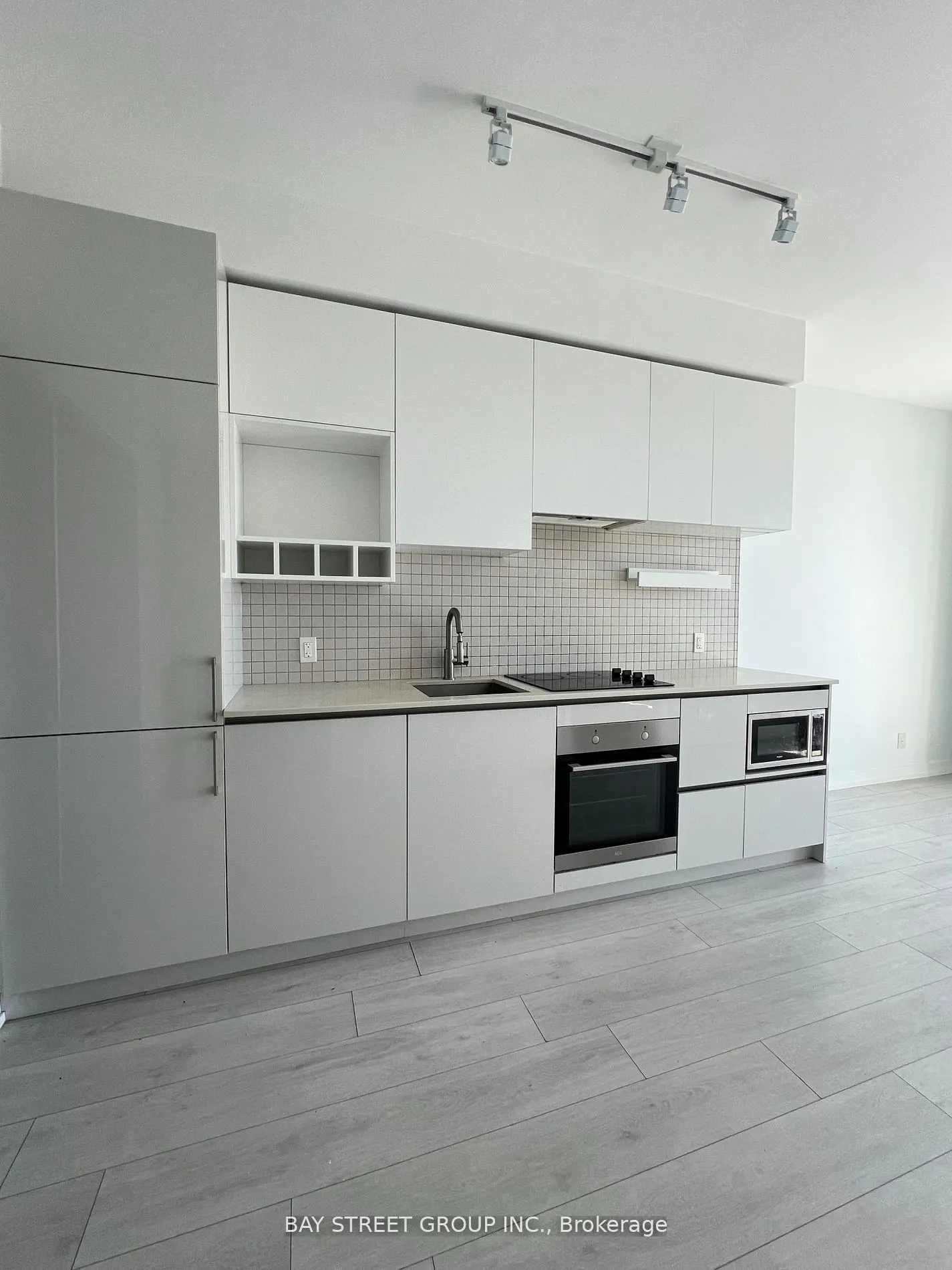 950 Portage Parkway, #2303