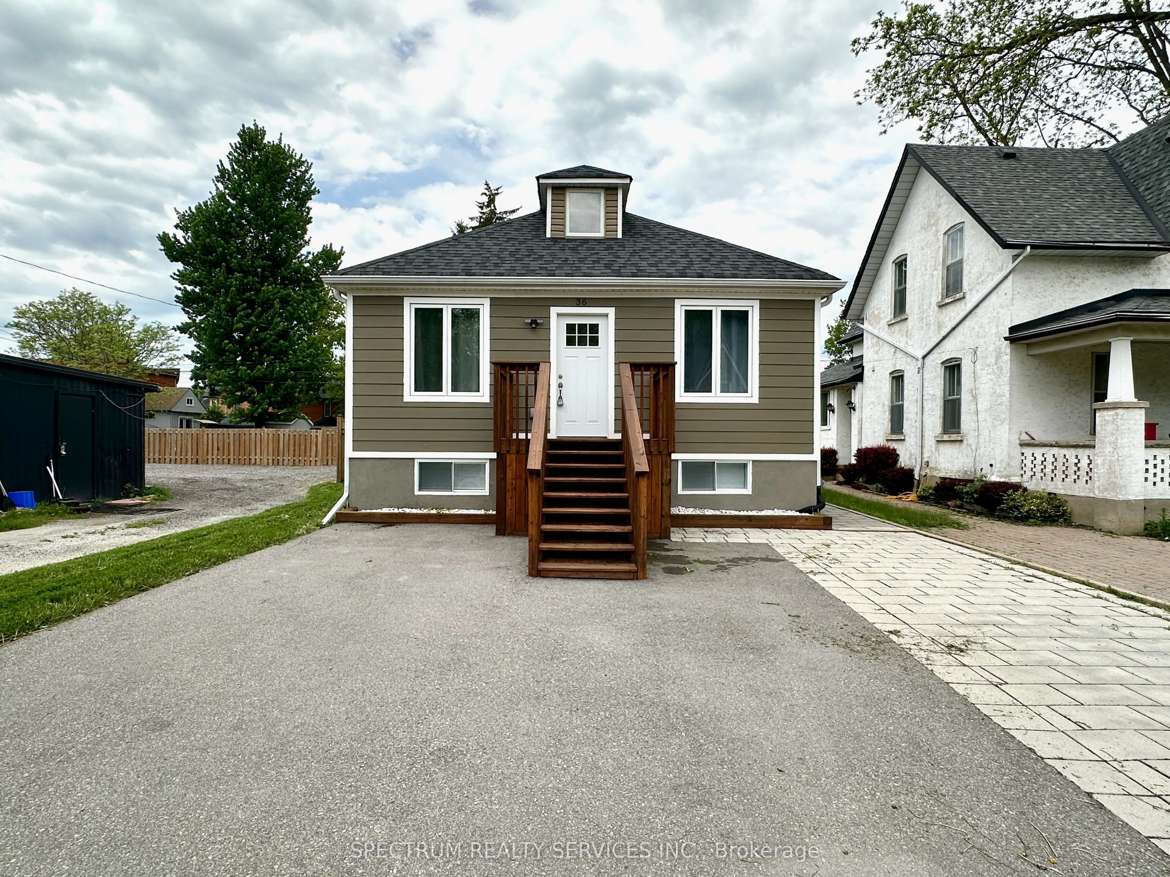 36 Queen Street N