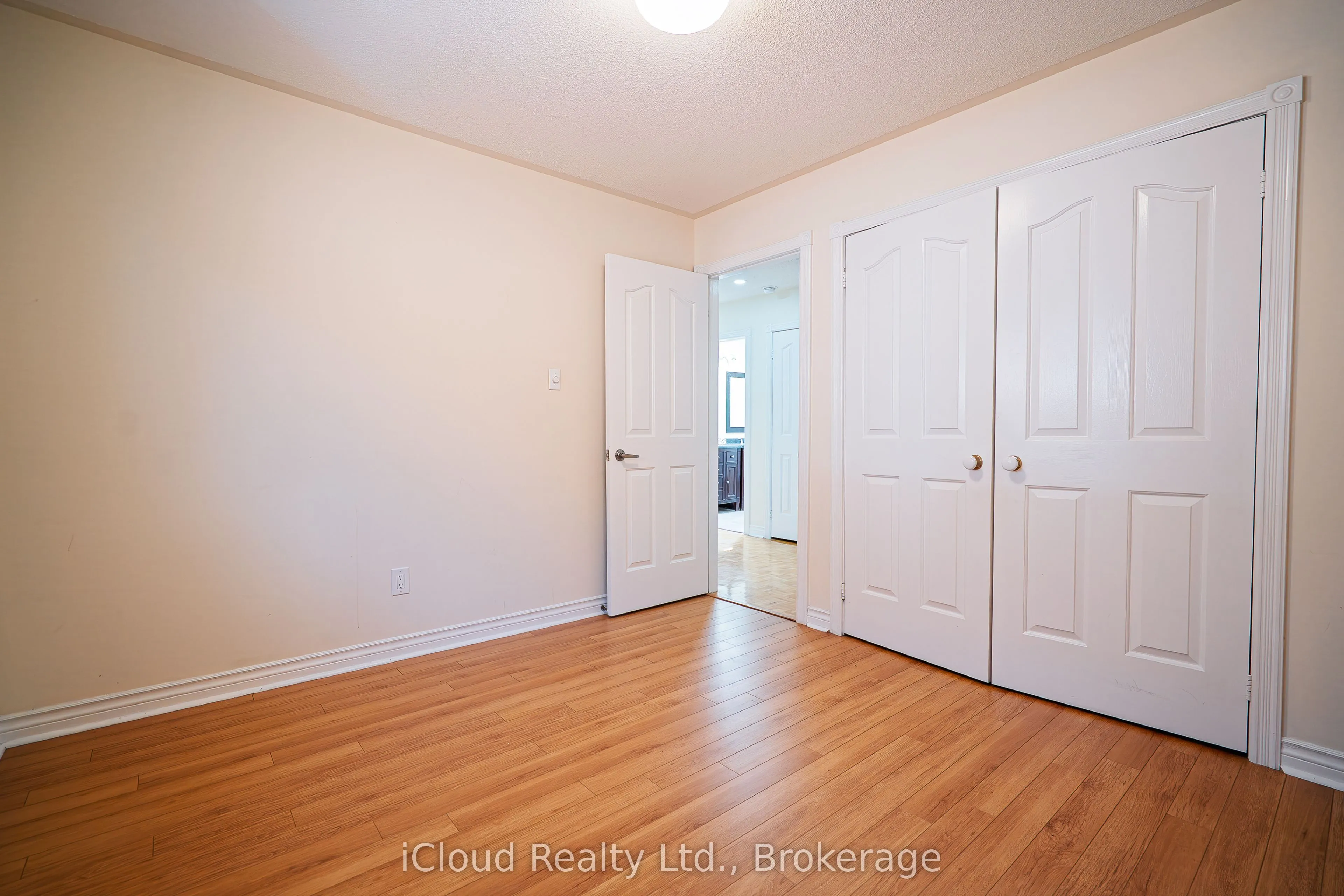 80 Venice Crescent W