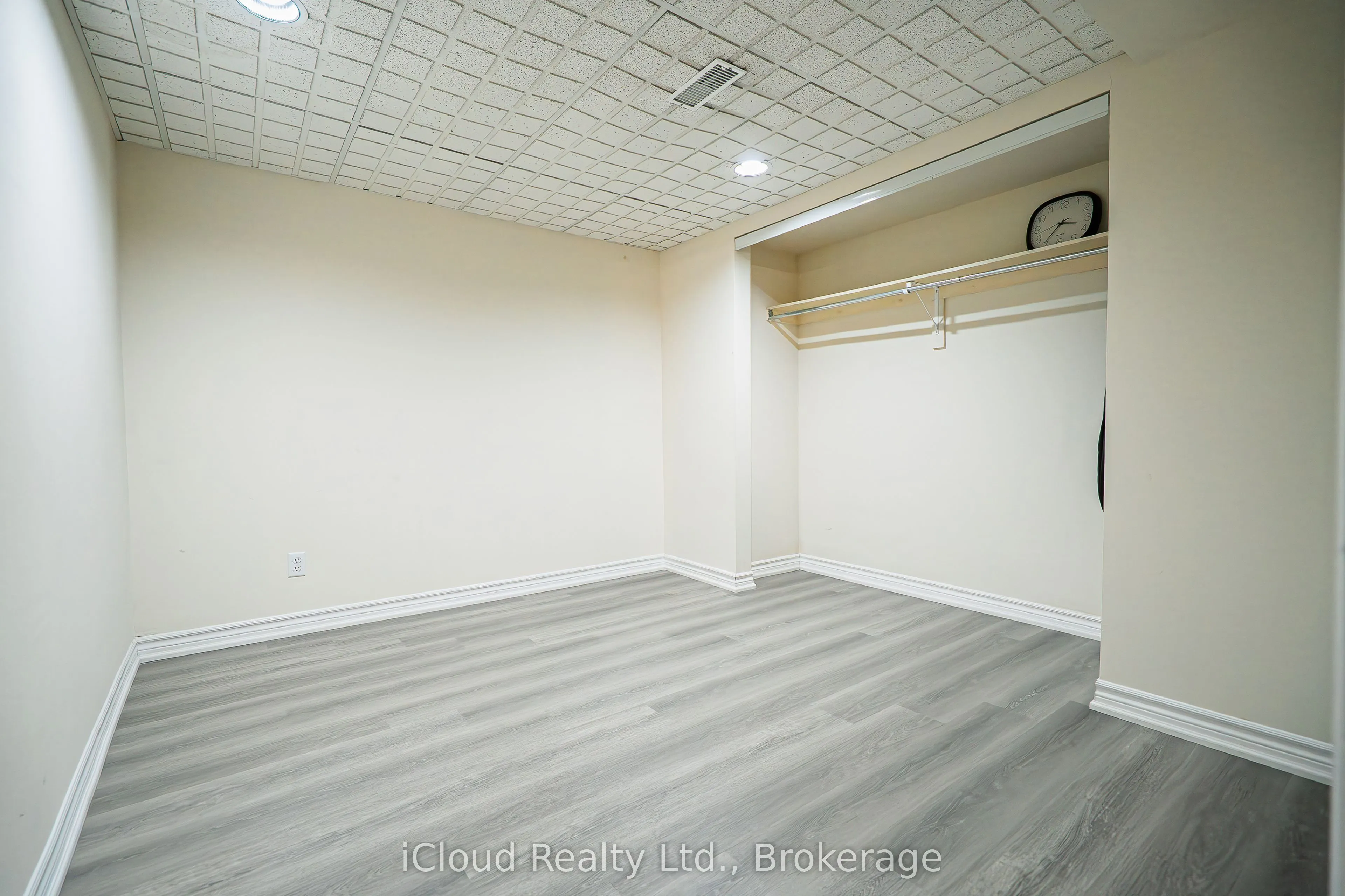 80 Venice Crescent W