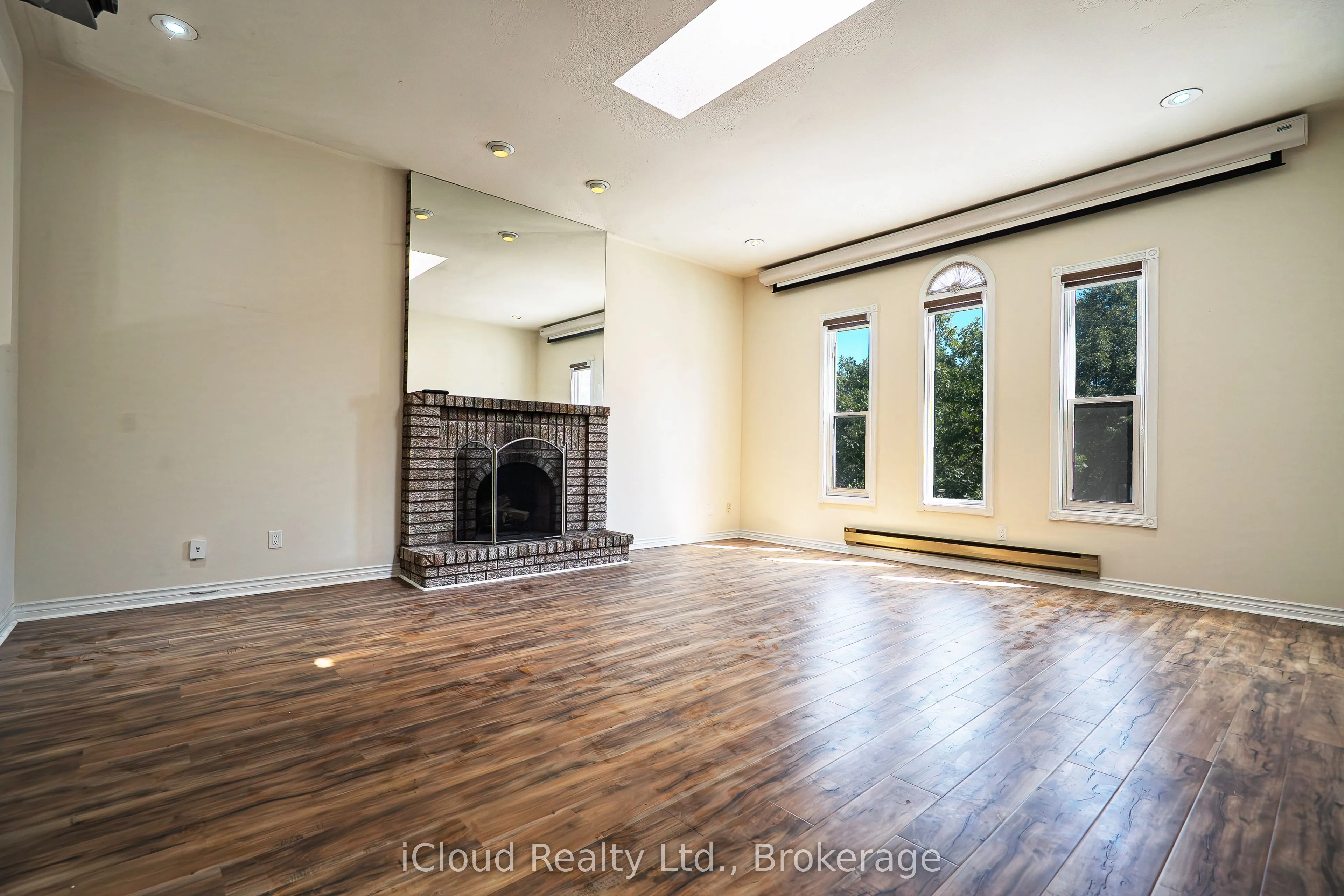 80 Venice Crescent W