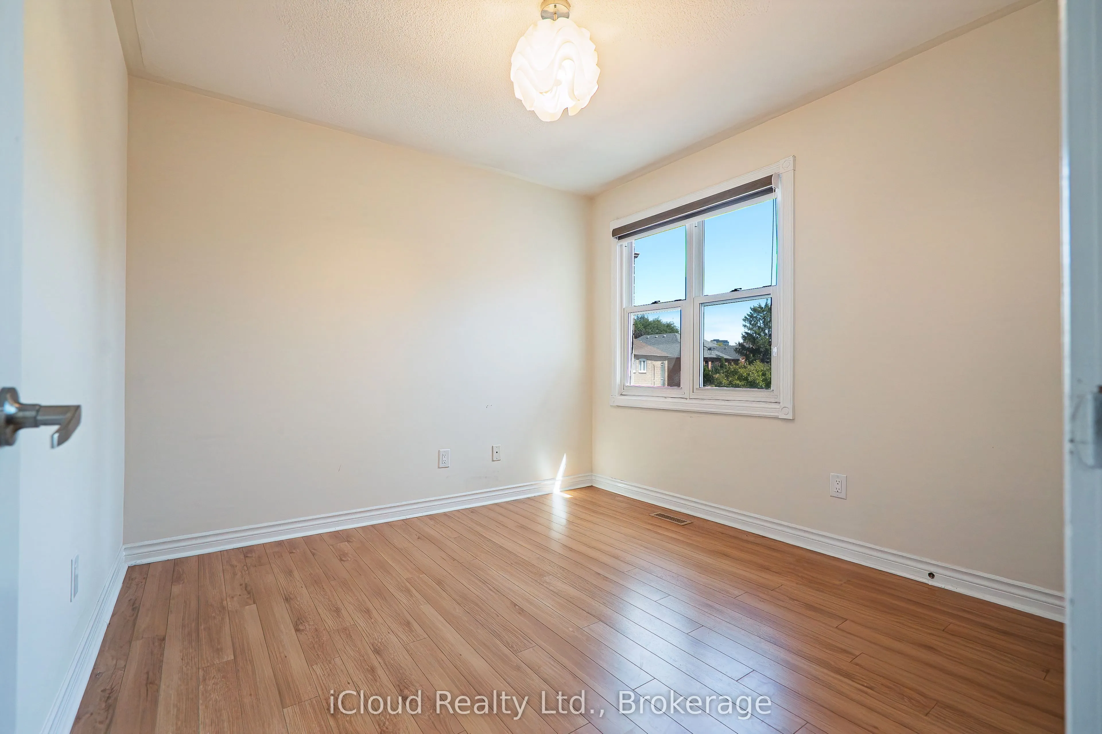 80 Venice Crescent W